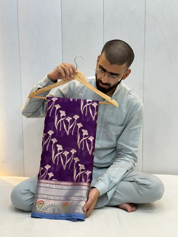 Eccentric Contrast Shade Chiniya Silk Banarasi Saree