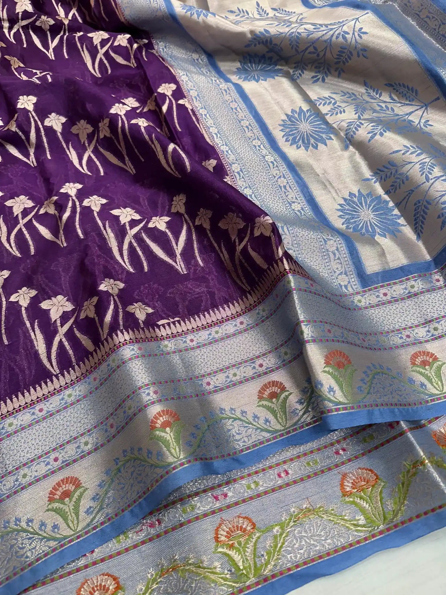 Eccentric Contrast Shade Chiniya Silk Banarasi Saree