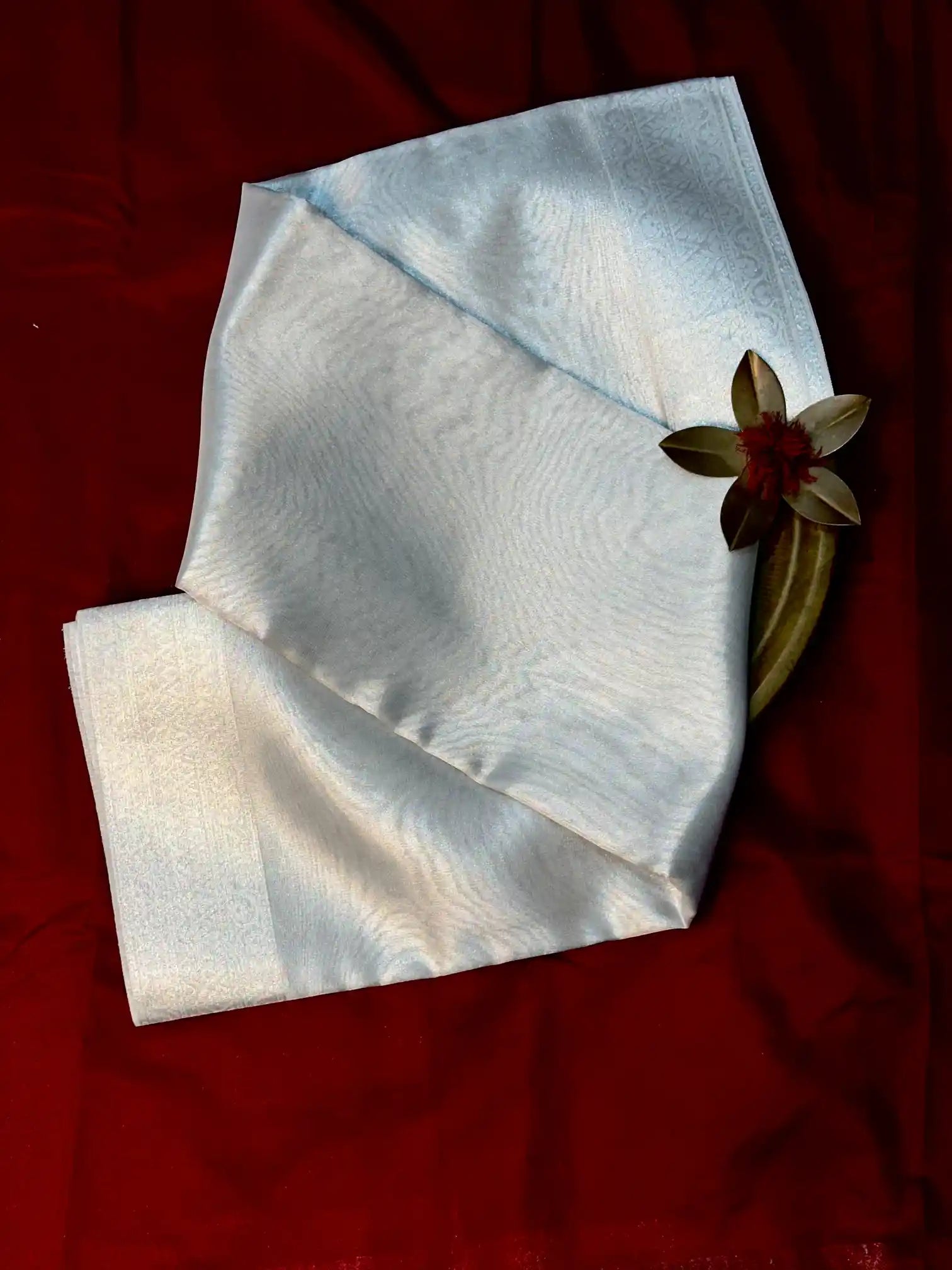 Eccentric Soft Tissue Traditional Jacquard Banarasi Saree