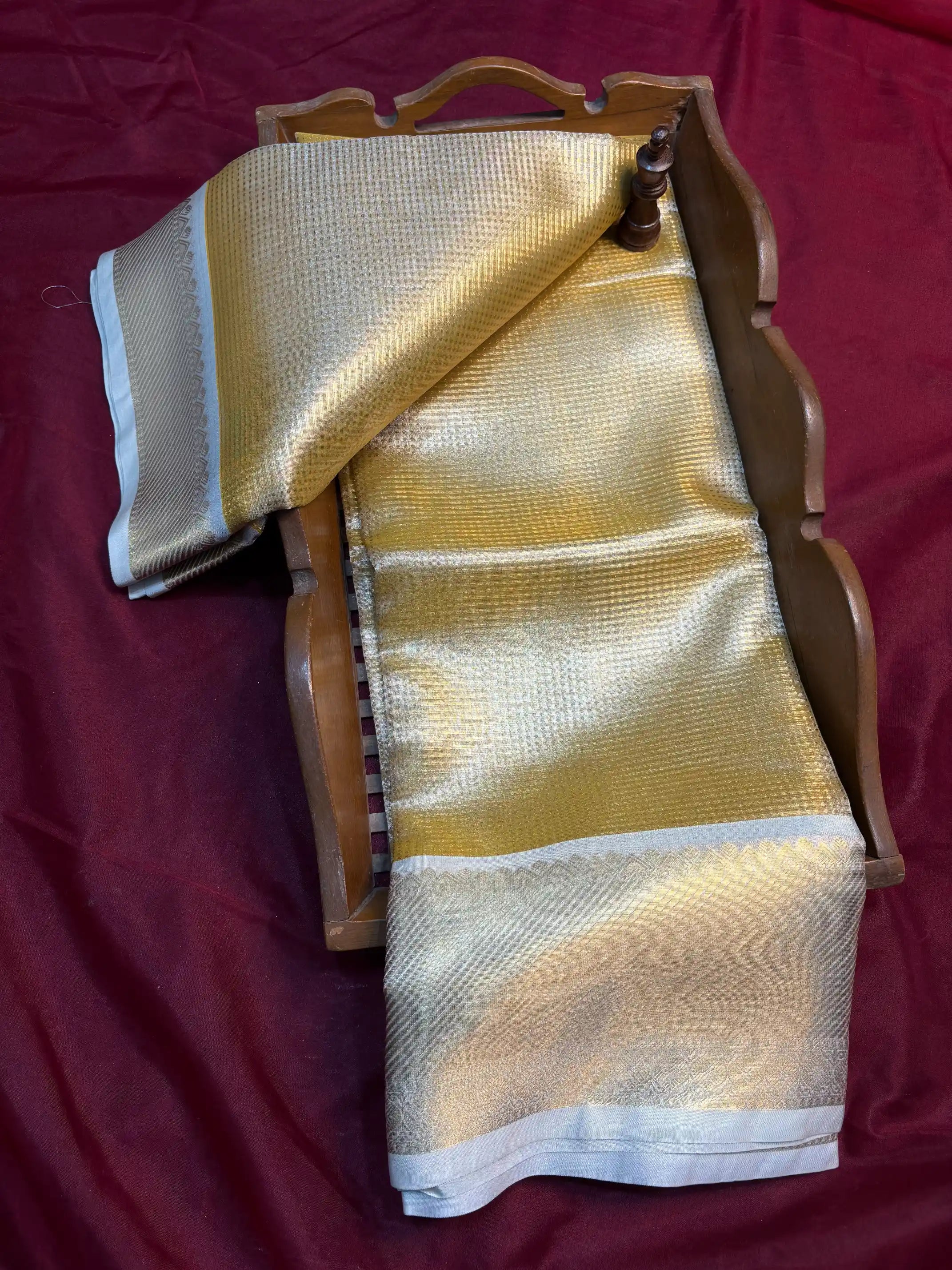 Eccentric Soft Tissue Traditional Jacquard Banarasi Saree