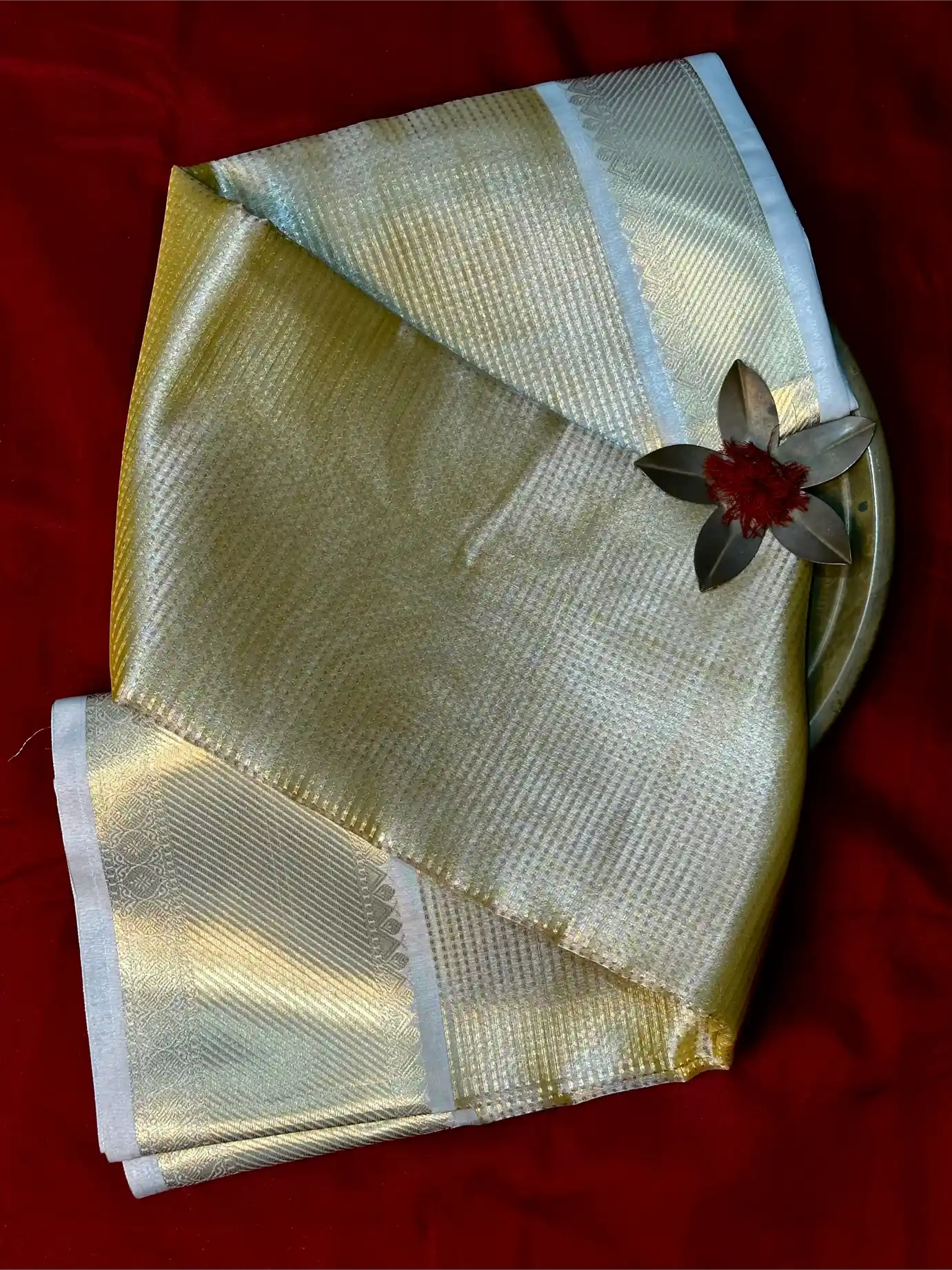Eccentric Soft Tissue Traditional Jacquard Banarasi Saree