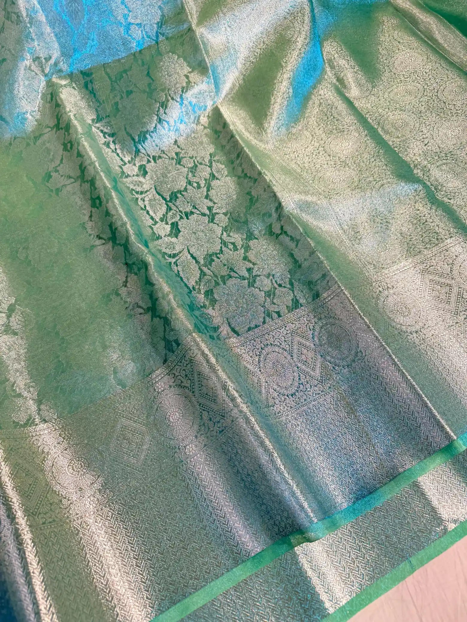 Eye Soothing Dual Shaded Glass Tissue Silk Banarasi Saree