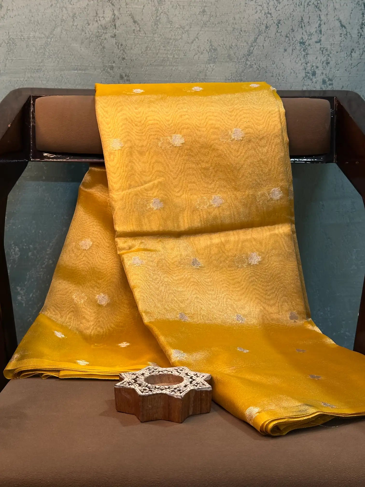 Contemporary Weave Kora Tissue Silk Banarasi Saree