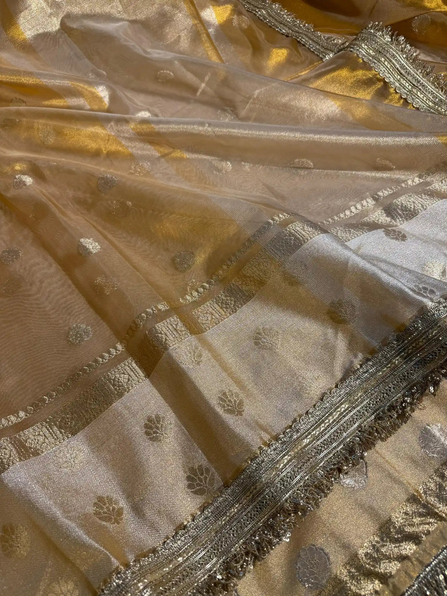 Golden Tissue Silk Buta Weave & Lace Work Banarasi Saree