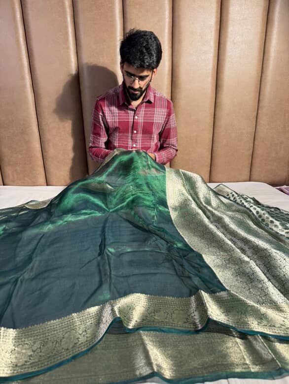 Green 100% Pure Tissue Silk Border Banarasi Saree