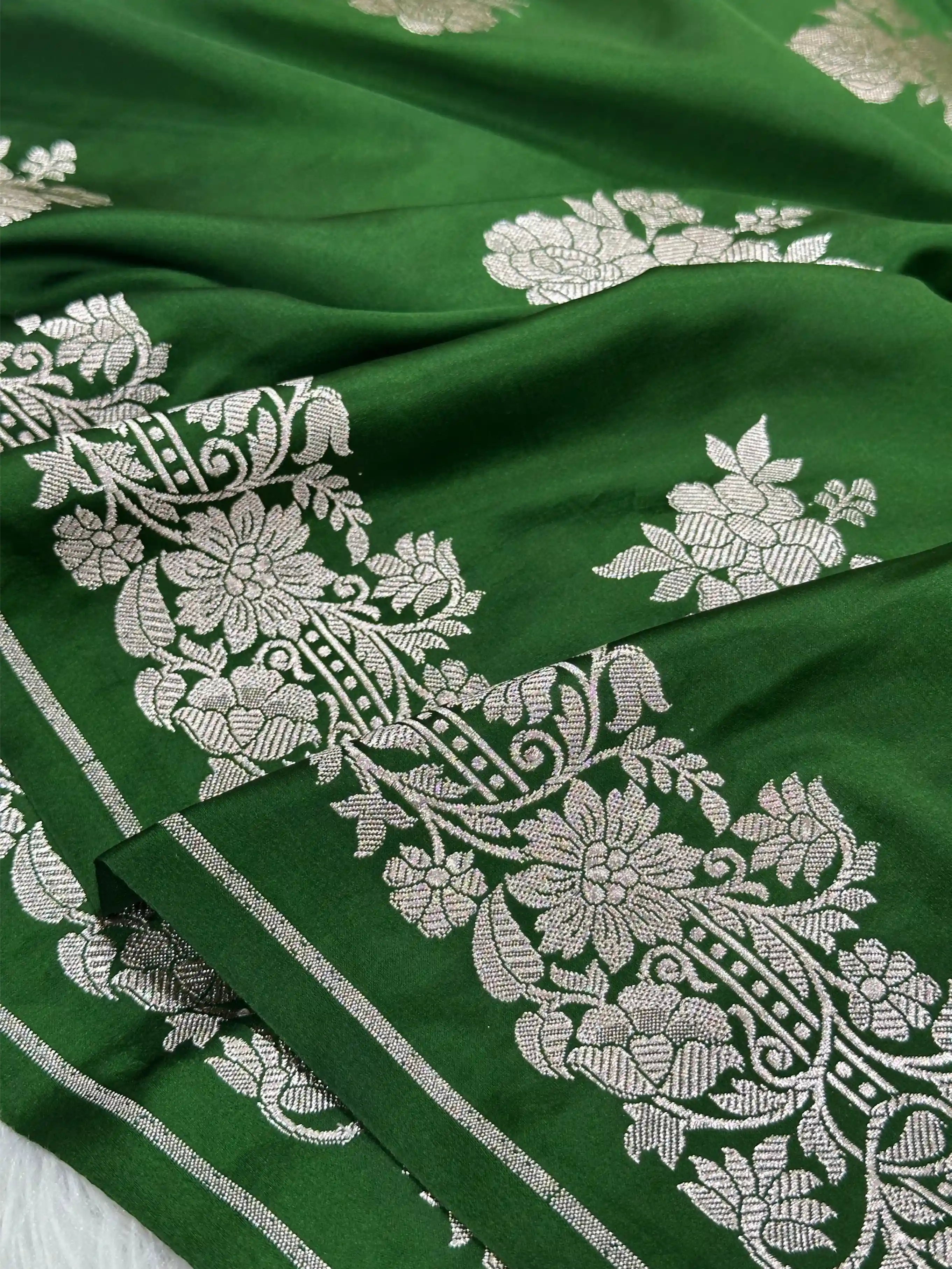 Green Contemporary Weave Mashru Silk Saree