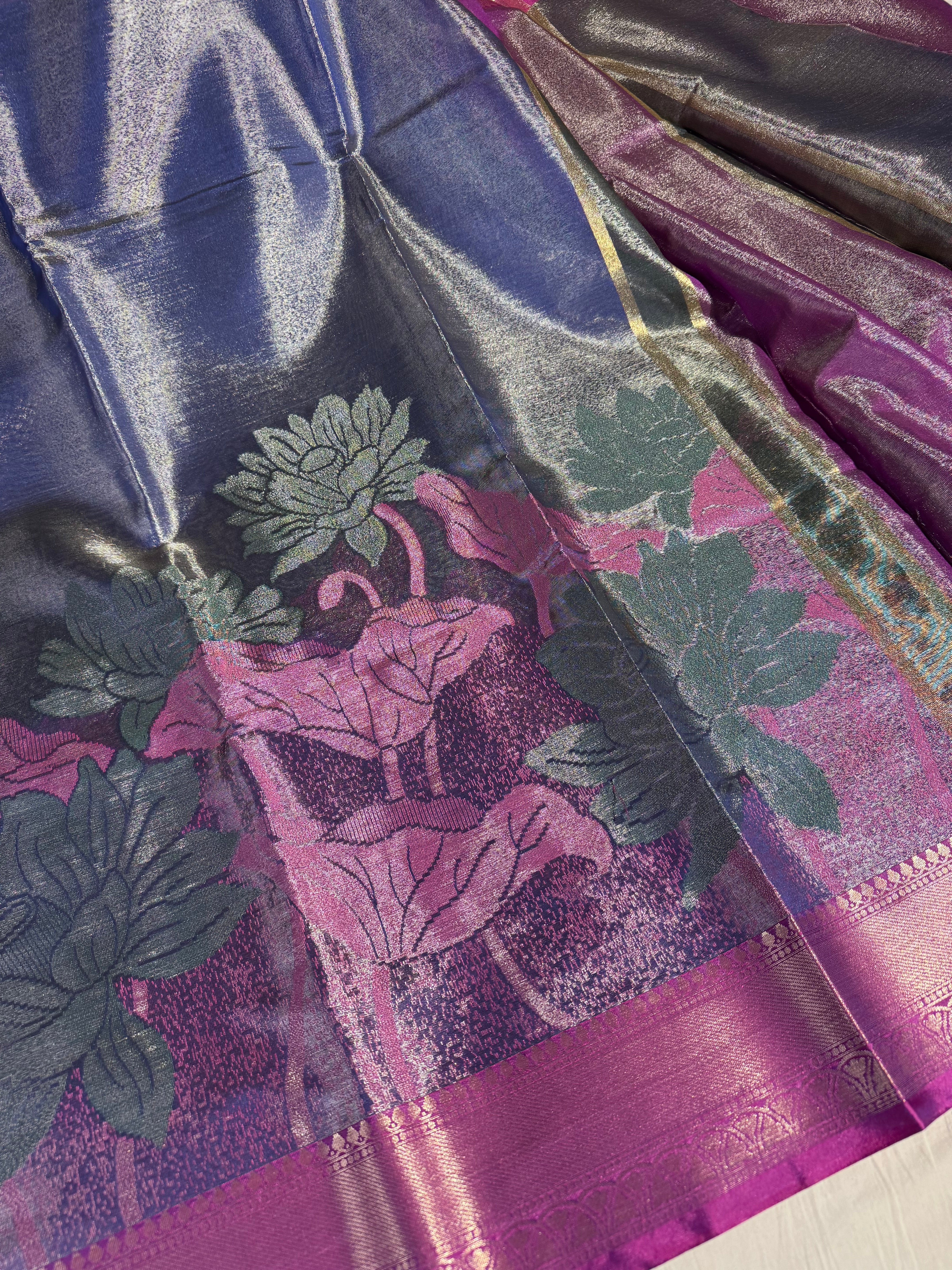 Most Premium banarasi tissue with  exclusive border and rich pallu