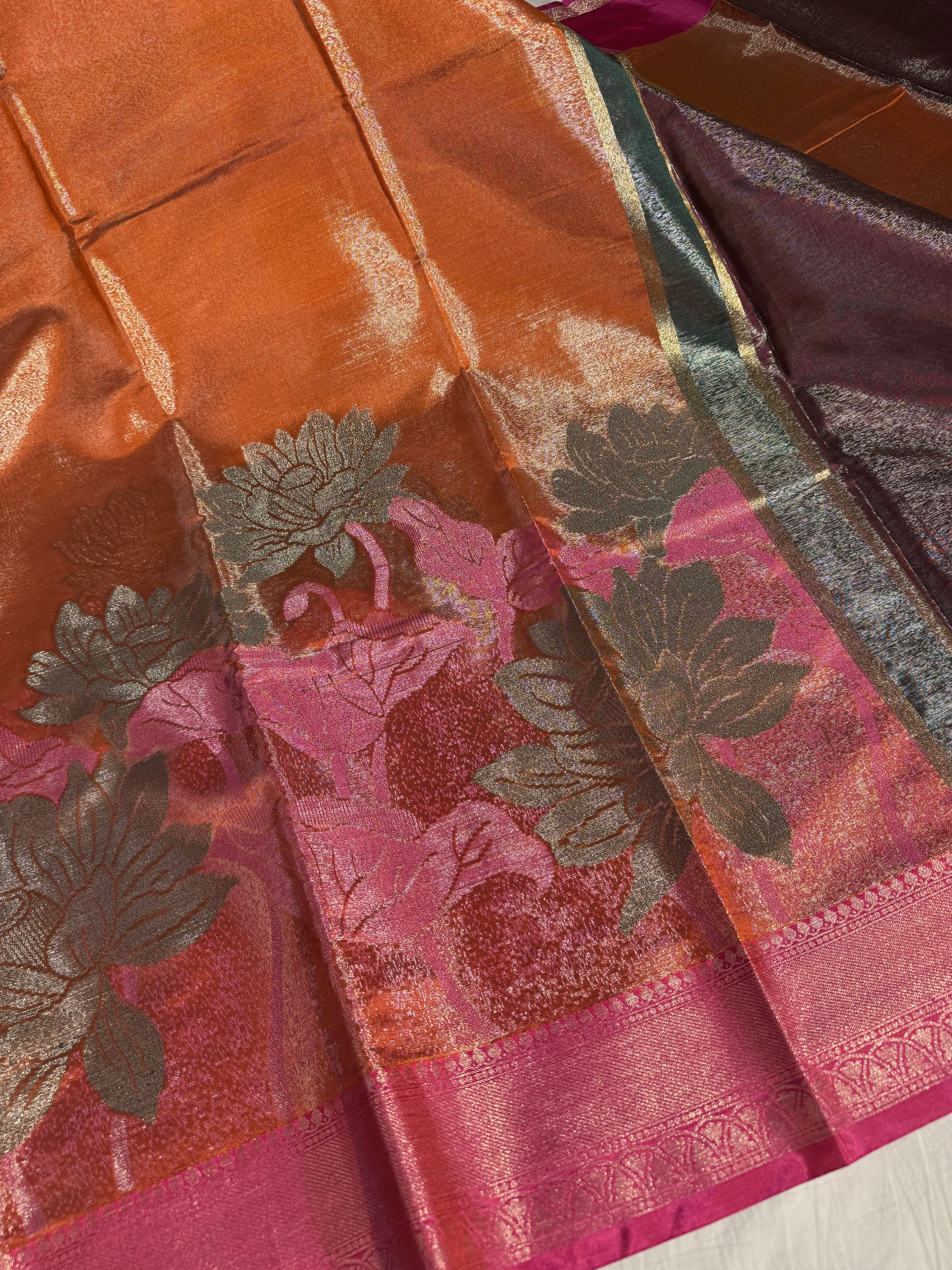 Most Premium banarasi tissue with  exclusive border and rich pallu