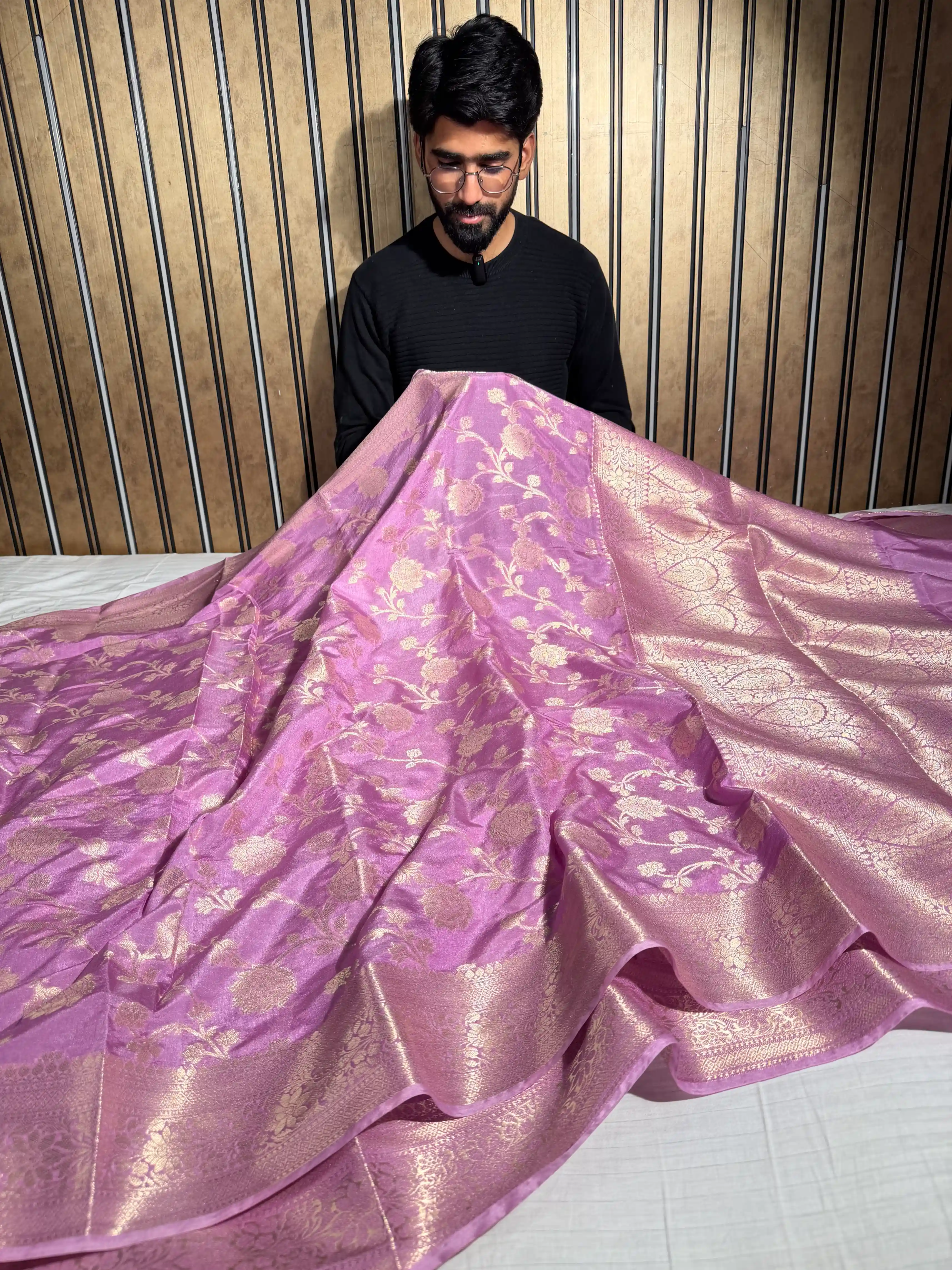 Lavender Shade Chinia Silk Floral Weave Banarasi Saree