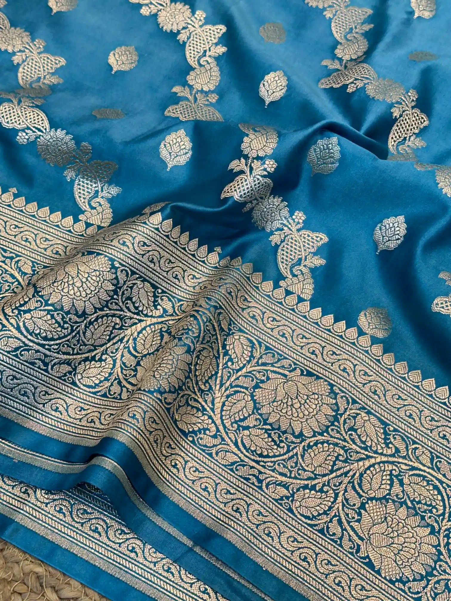 Leheriya Weave Premium Mashru Silk Saree