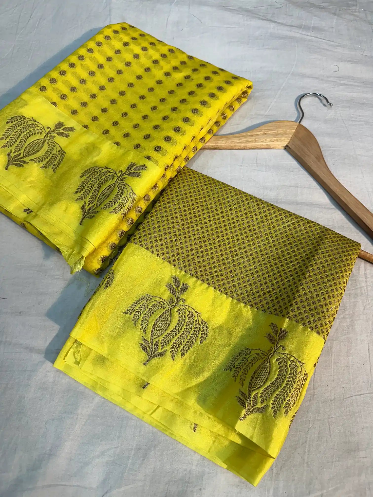 Lemon Yellow Chiniya silk zari Buti Banarasi Saree