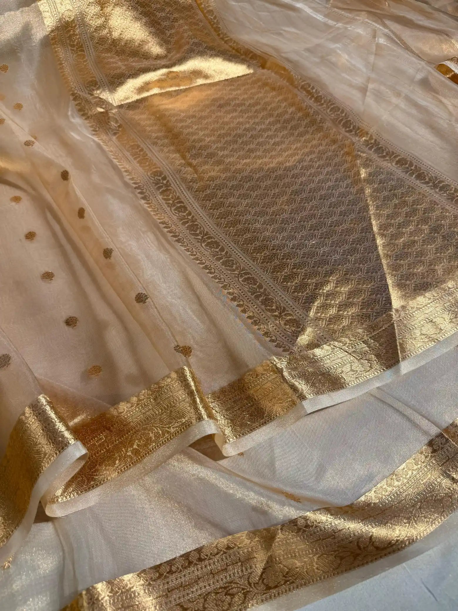 Light Gold Pure Tissue Silk Kadhua Weave Banarasi Saree