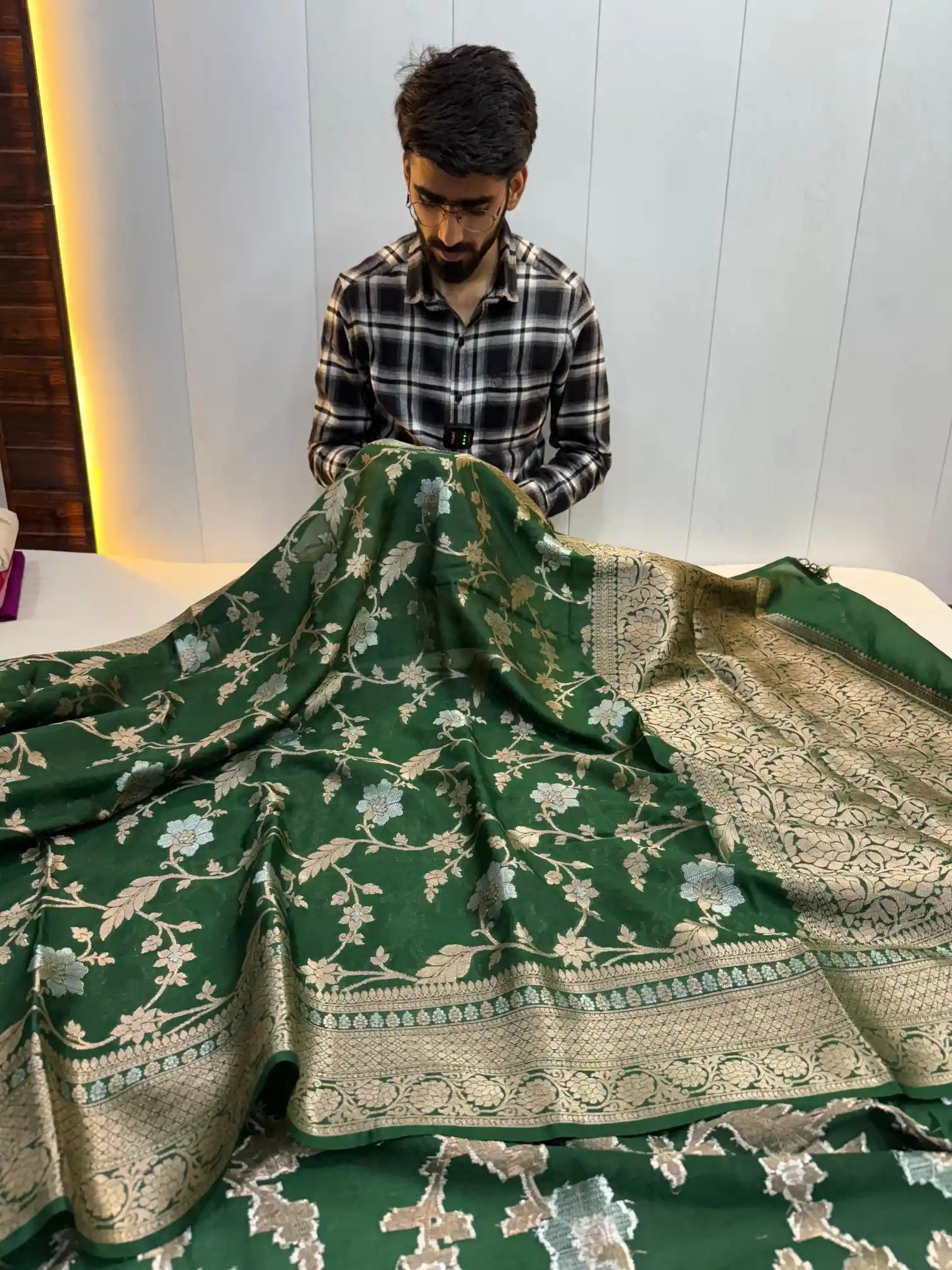 Light Green Chiniya Silk Meenakari Floral Weave Banarasi Saree
