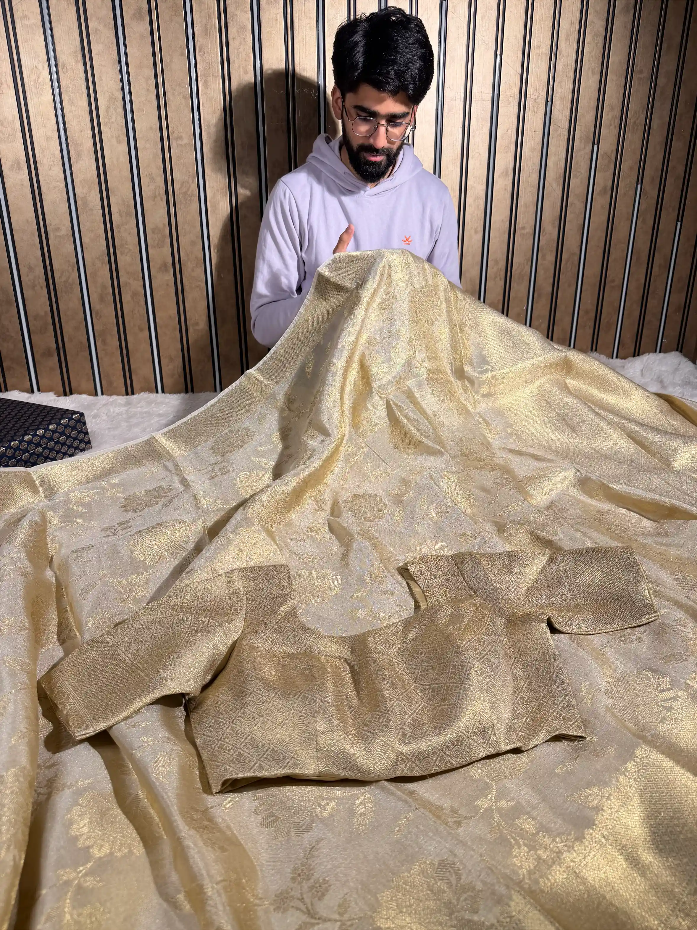 Light Ivory Soft Tissue Silk Heritage Grand Floral Weave Banarasi Saree