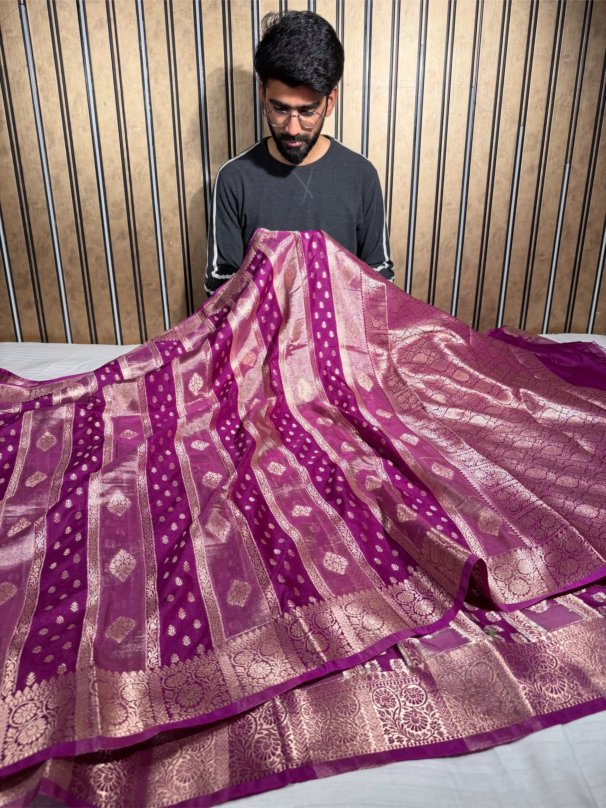 Light Majenta Eccentric Georgette Tissue Silk Banarasi Saree