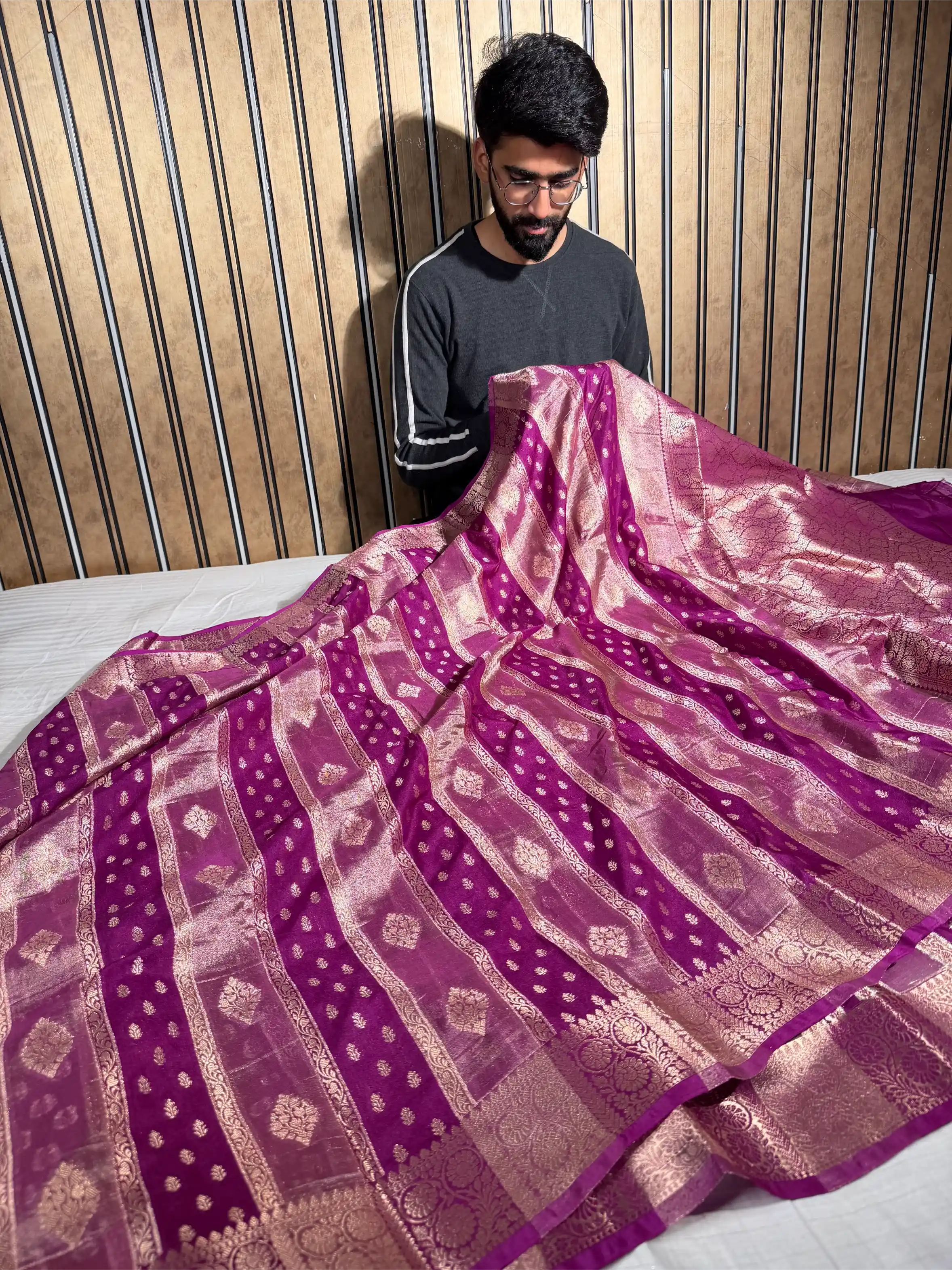 Light Majenta Eccentric Georgette Tissue Silk Banarasi Saree