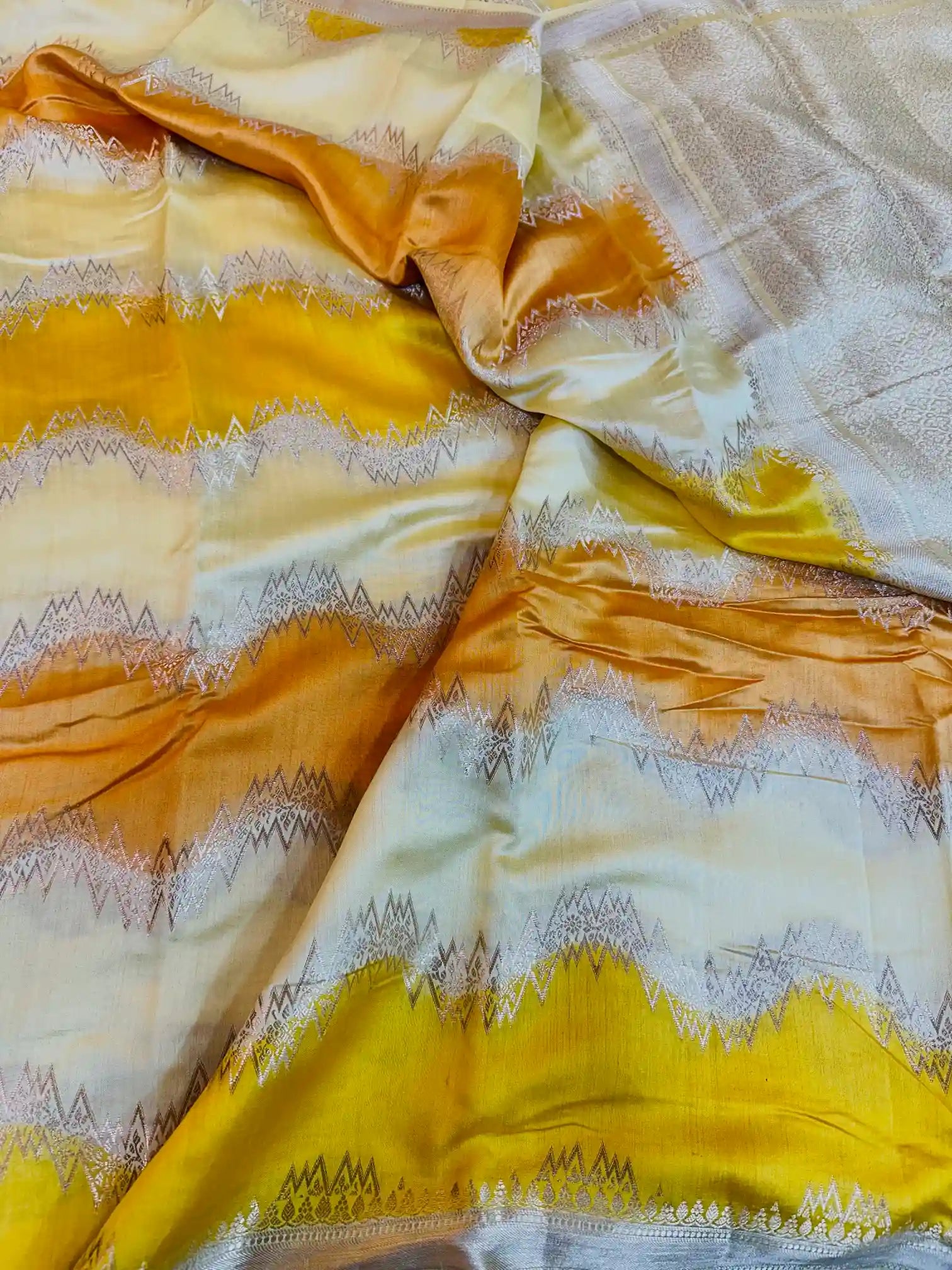 Light Cream Handbrush Coloured Pure Chiniya Silk Banarasi Saree