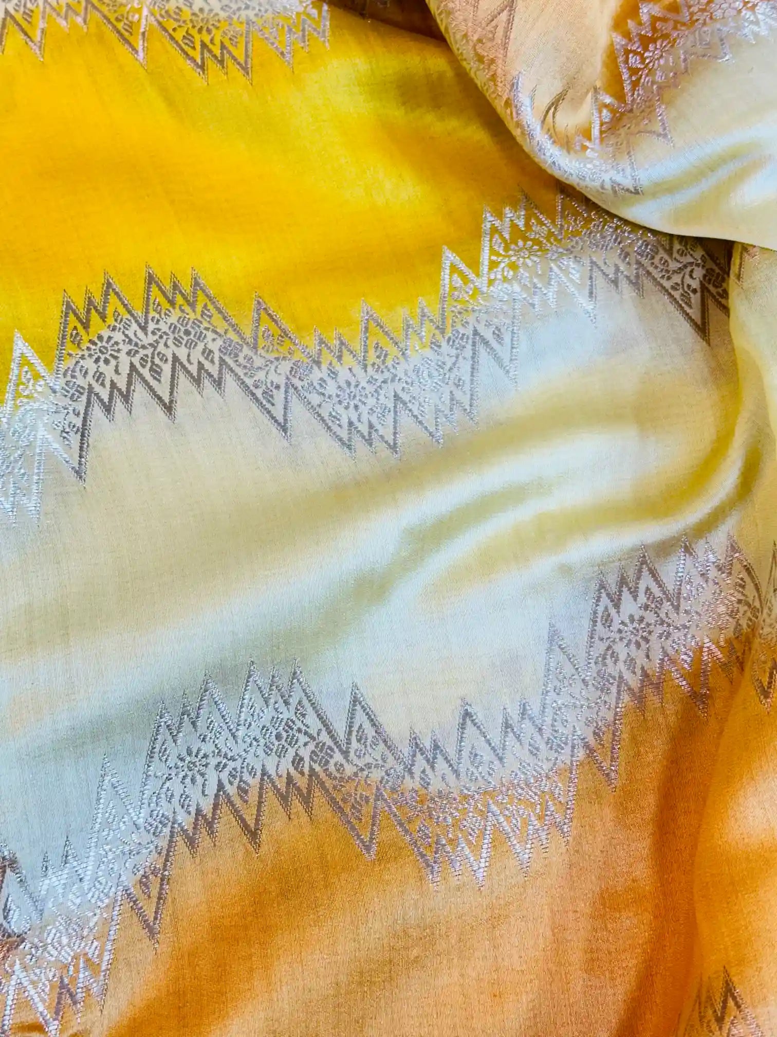 Light Cream Handbrush Coloured Pure Chiniya Silk Banarasi Saree