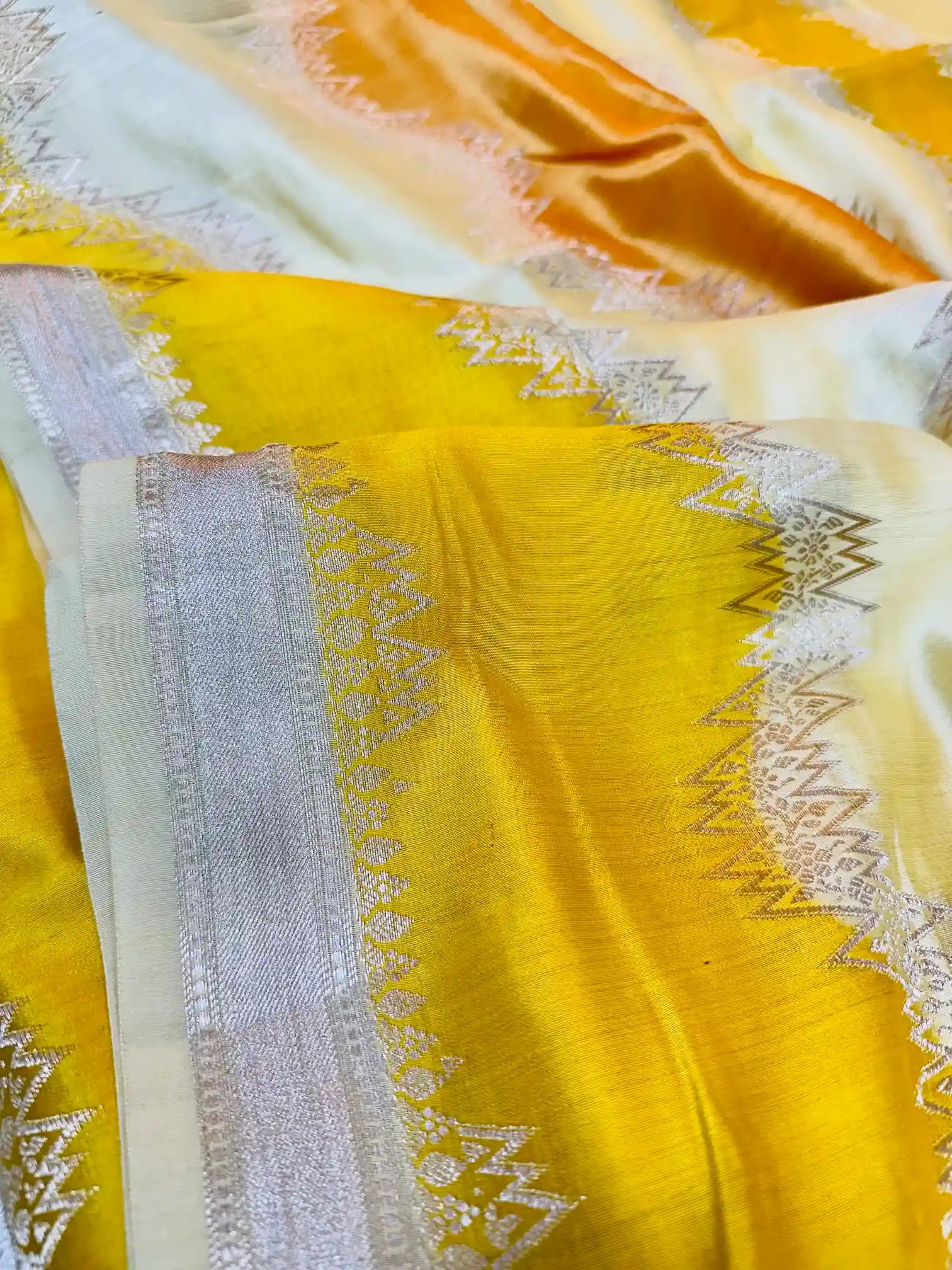 Light Cream Handbrush Coloured Pure Chiniya Silk Banarasi Saree