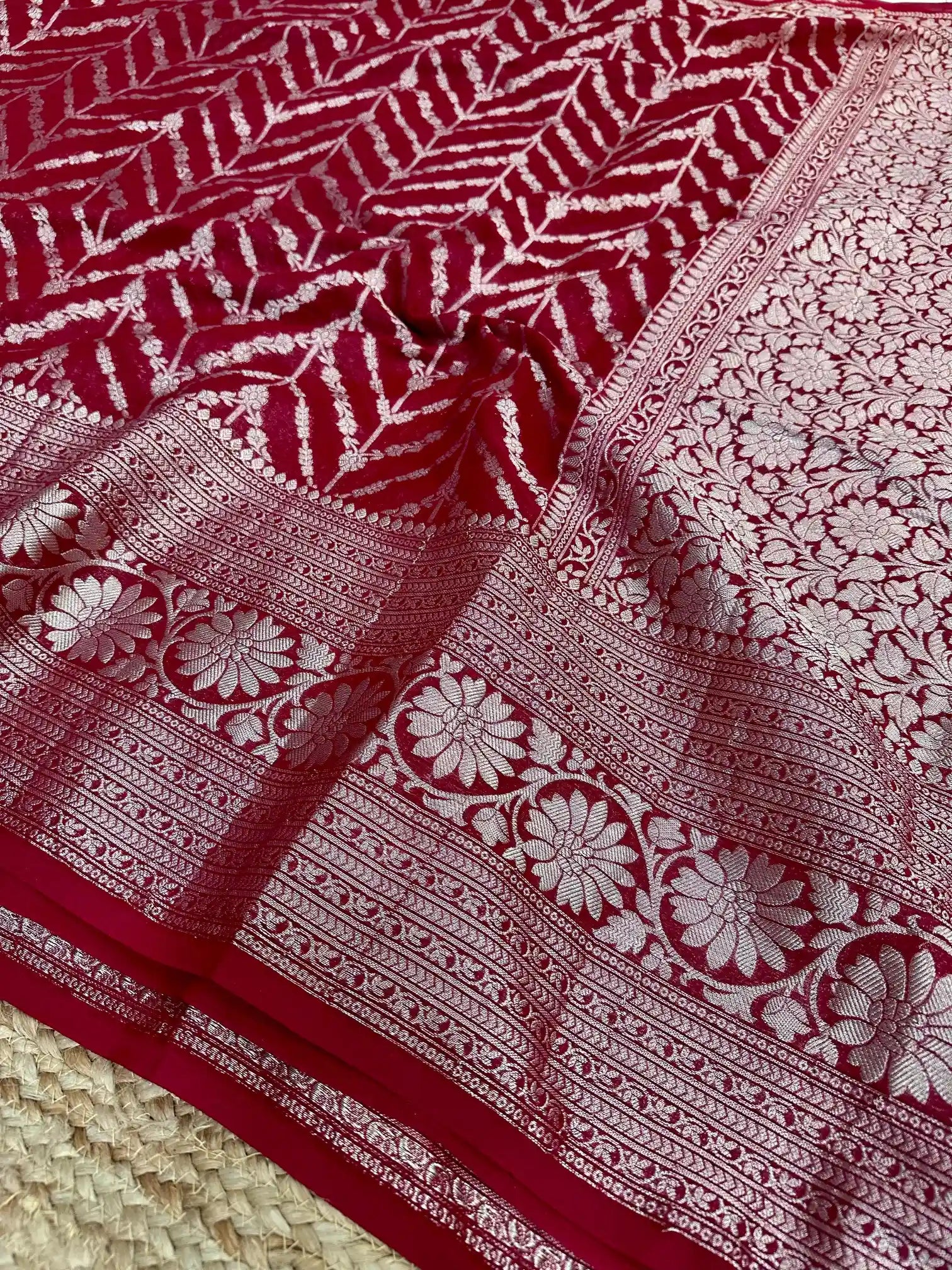 Light Maroon Exclusive Zig Zag Stripes Crepe Georgette Banarasi Saree