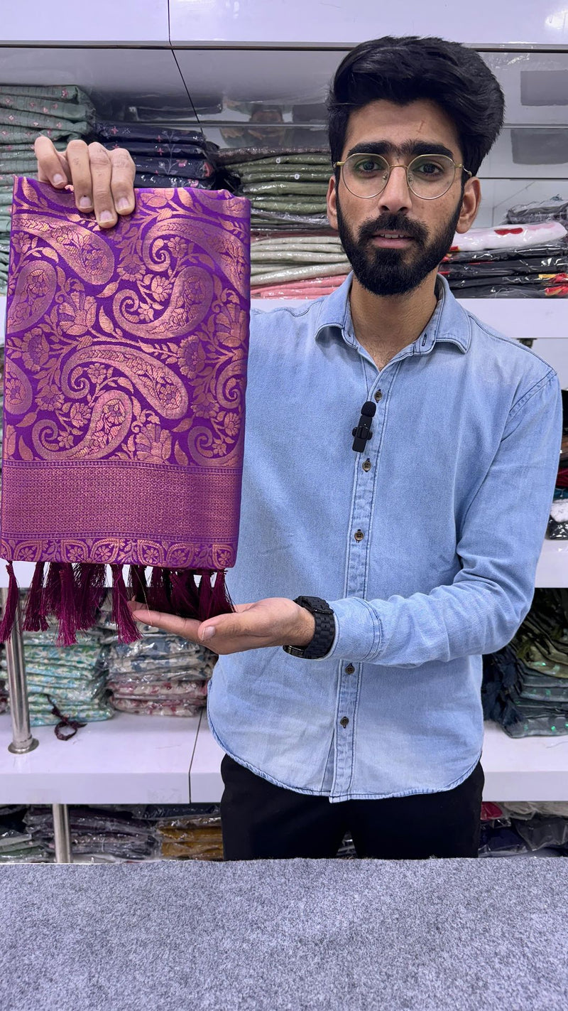 Light Purple Softsilk Carry Pattern Floral Design Saree