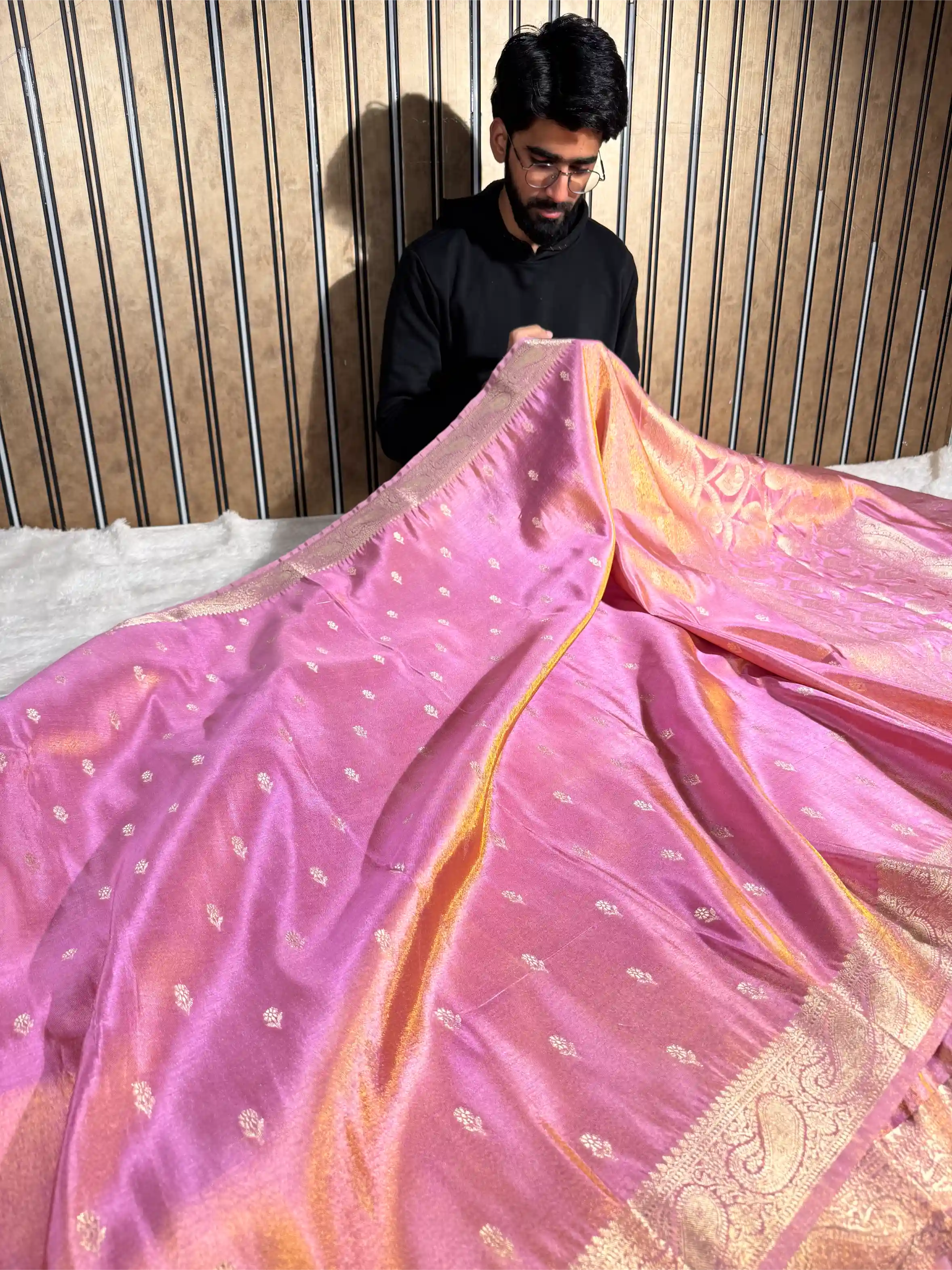 Lilac Pink Tissue Silk Traditional Buti Weave Banarasi Saree