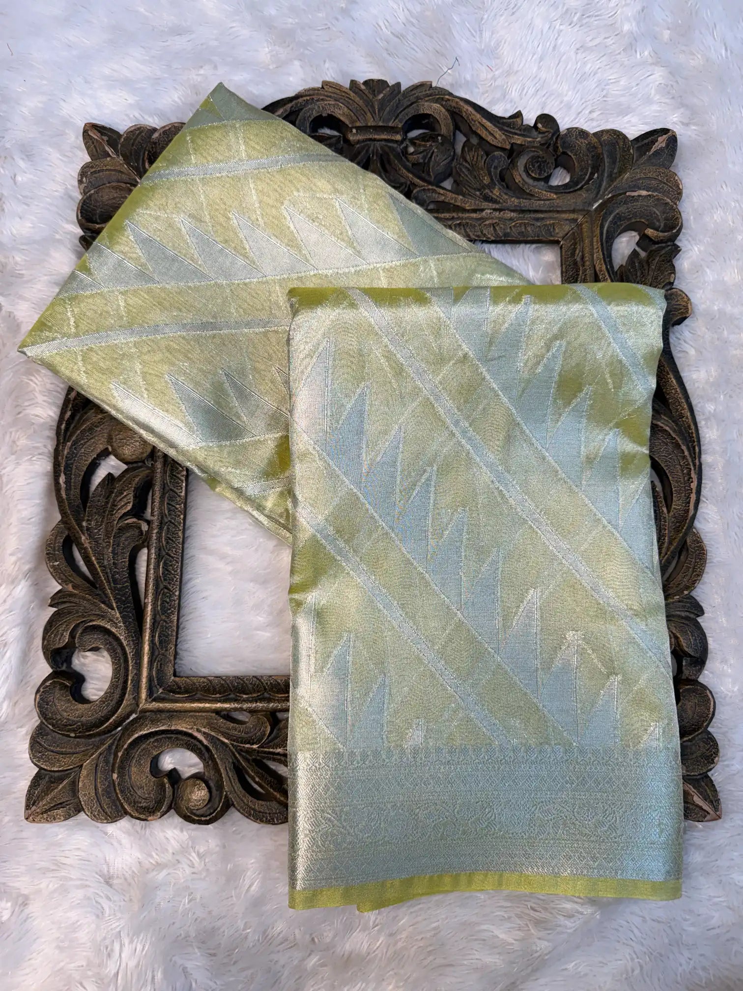 Eccentric Weave Softsilk Traditional Banarasi Saree