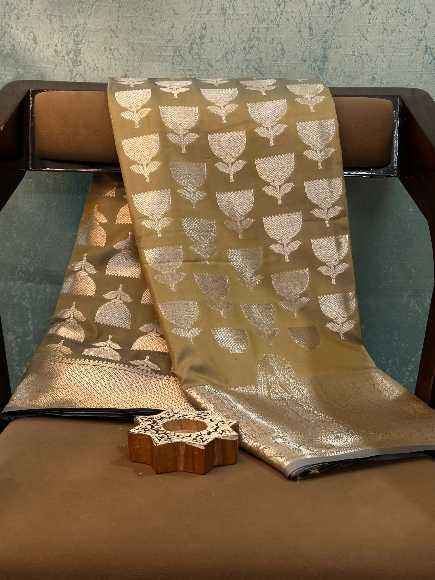Contemporary Weave Kora Tissue Silk Banarasi Saree