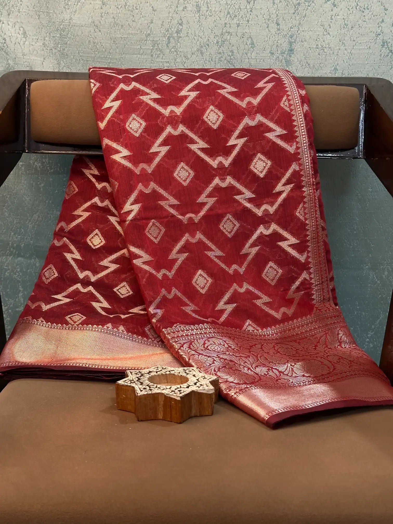 Contemporary Weave Kora Tissue Silk Banarasi Saree