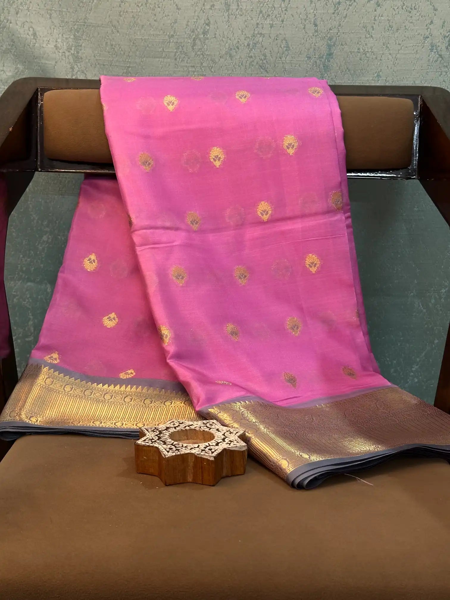 Contemporary Weave Kora Tissue Silk Banarasi Saree