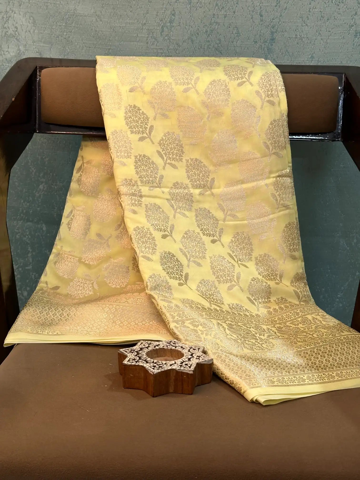 Contemporary Weave Kora Tissue Silk Banarasi Saree