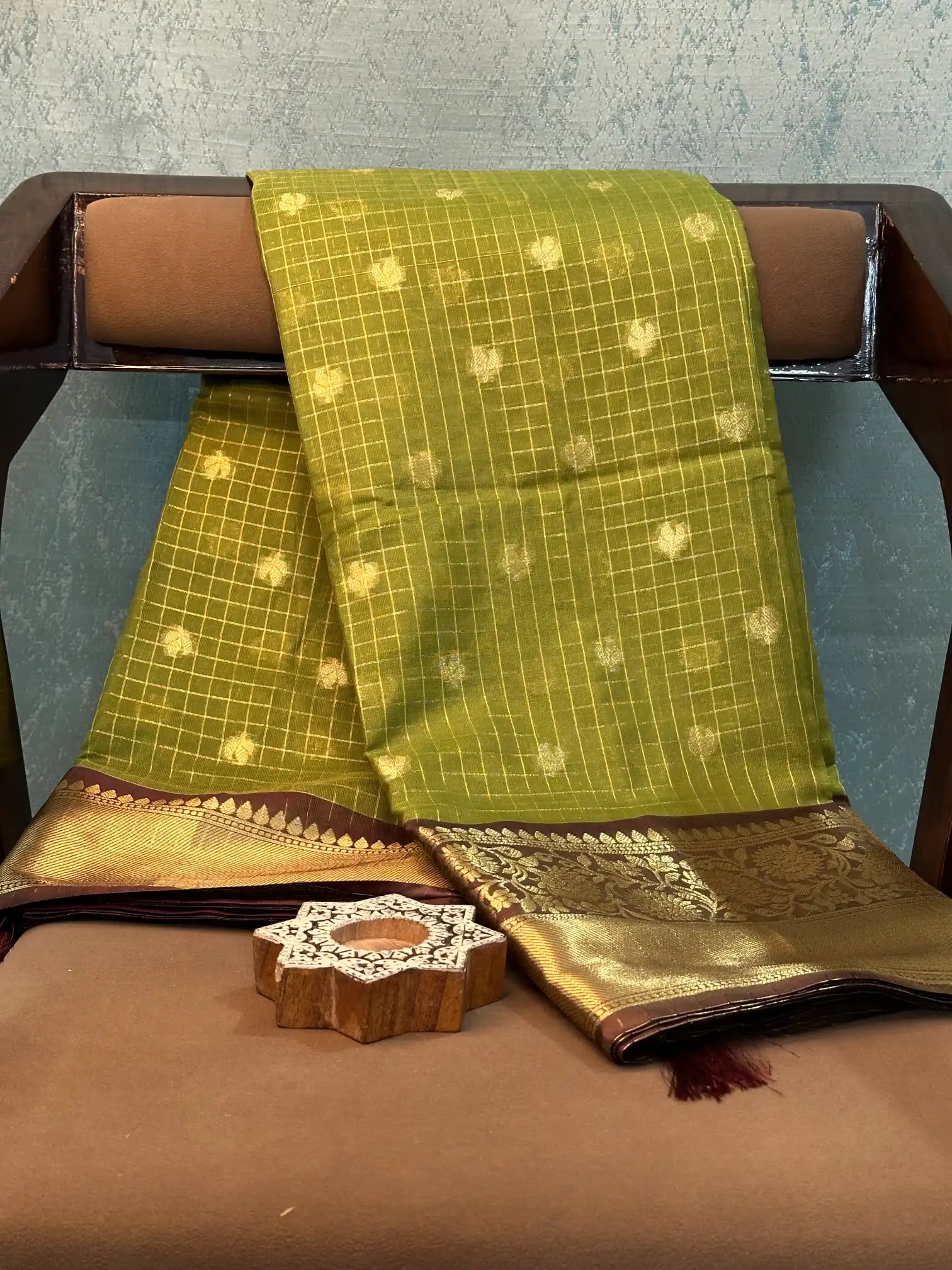 Contemporary Weave Kora Tissue Silk Banarasi Saree