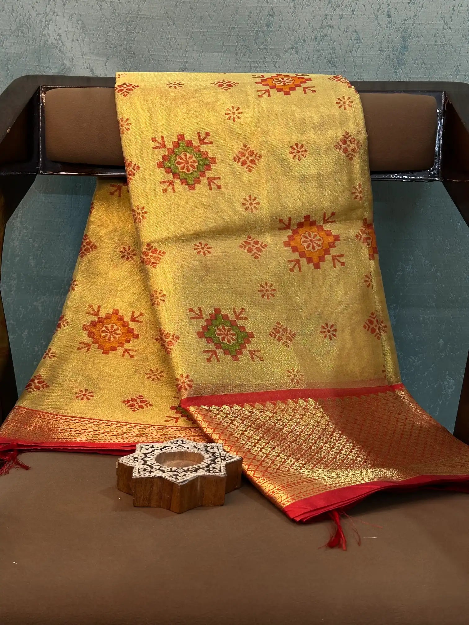 Eccentric Weave Softsilk Traditional Banarasi Saree