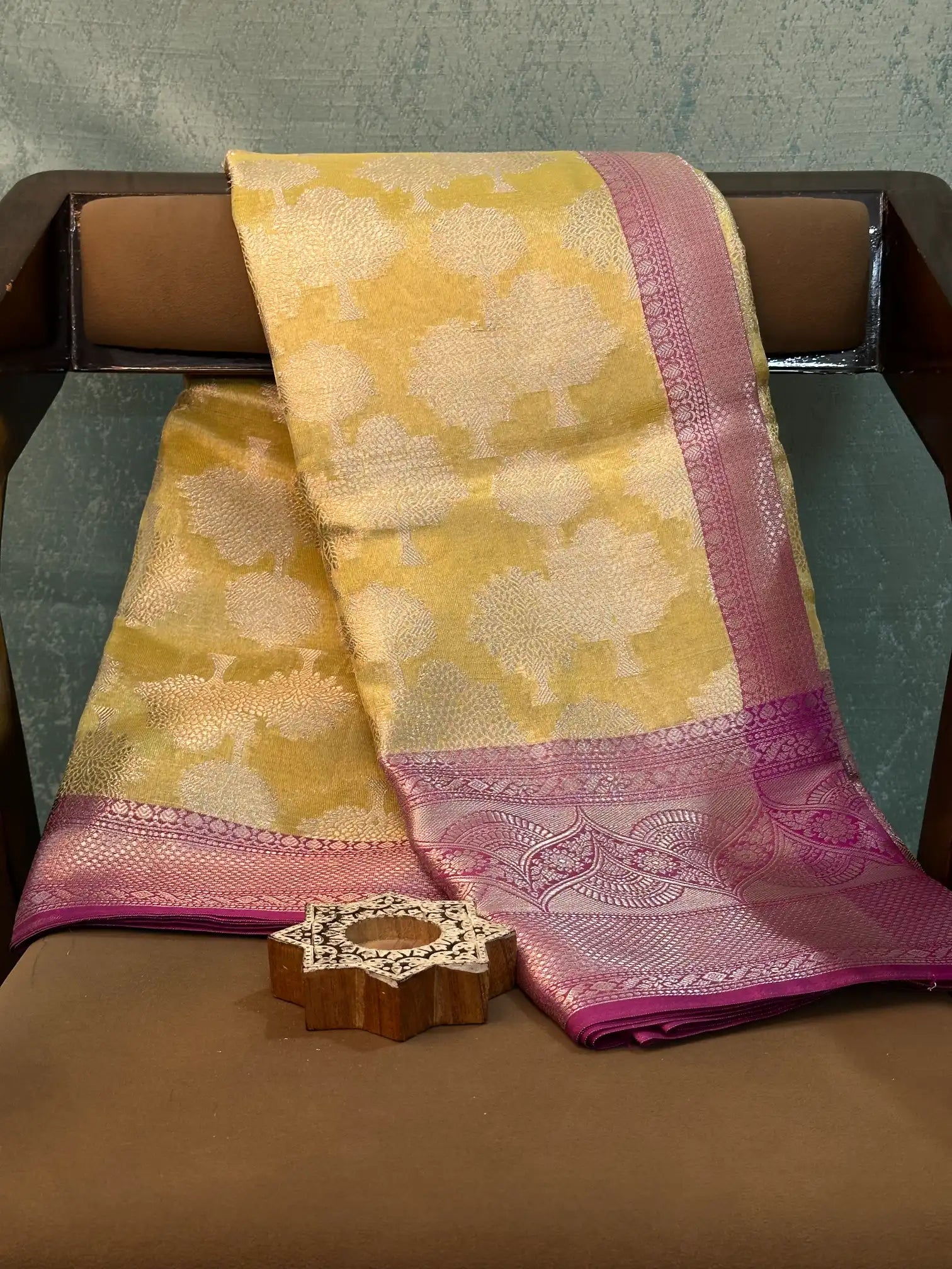Contemporary Weave Kora Tissue Silk Banarasi Saree