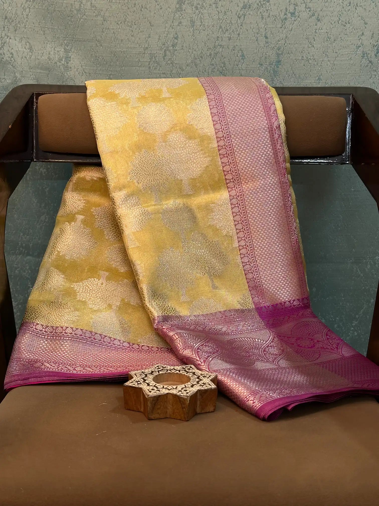 Contemporary Weave Kora Tissue Silk Banarasi Saree