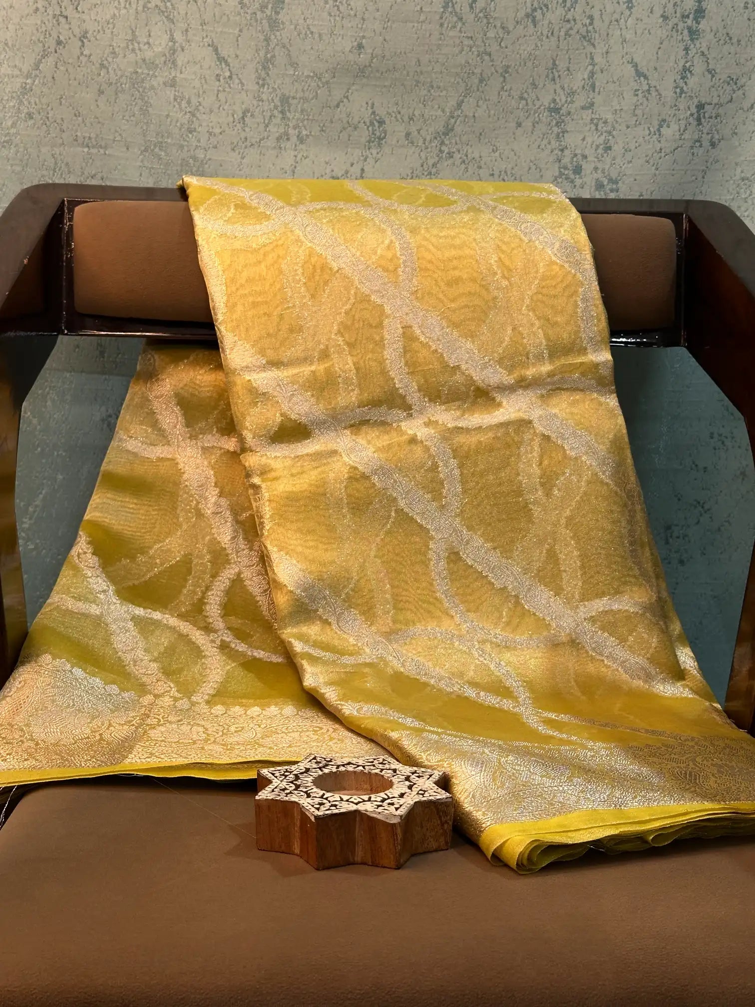Contemporary Weave Kora Tissue Silk Banarasi Saree