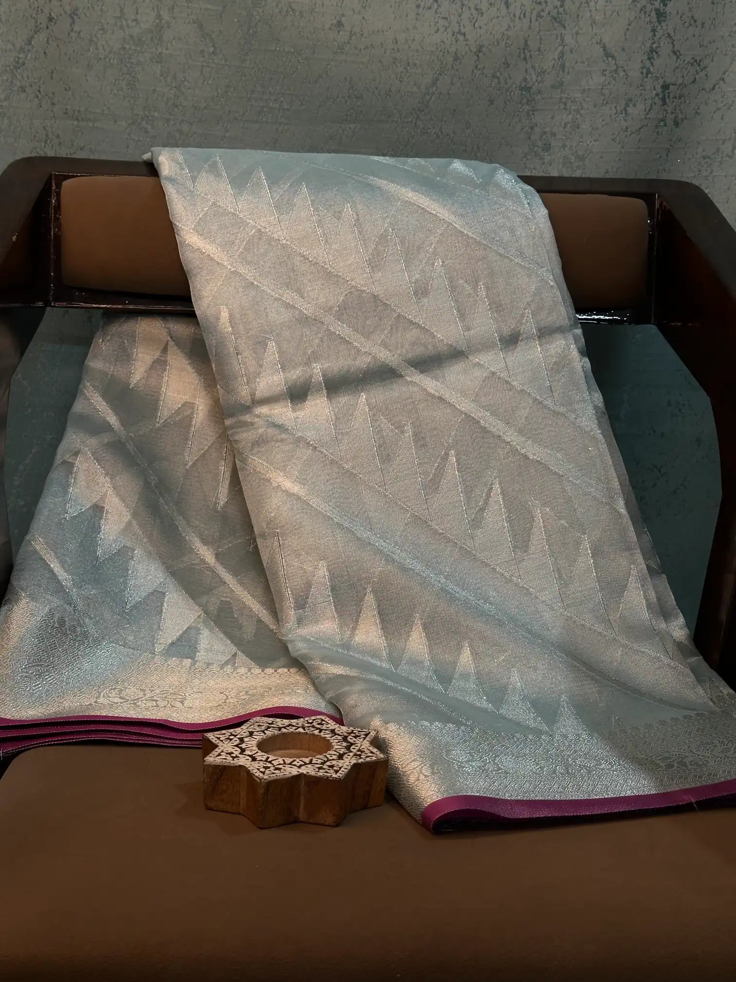 Contemporary Weave Kora Tissue Silk Banarasi Saree