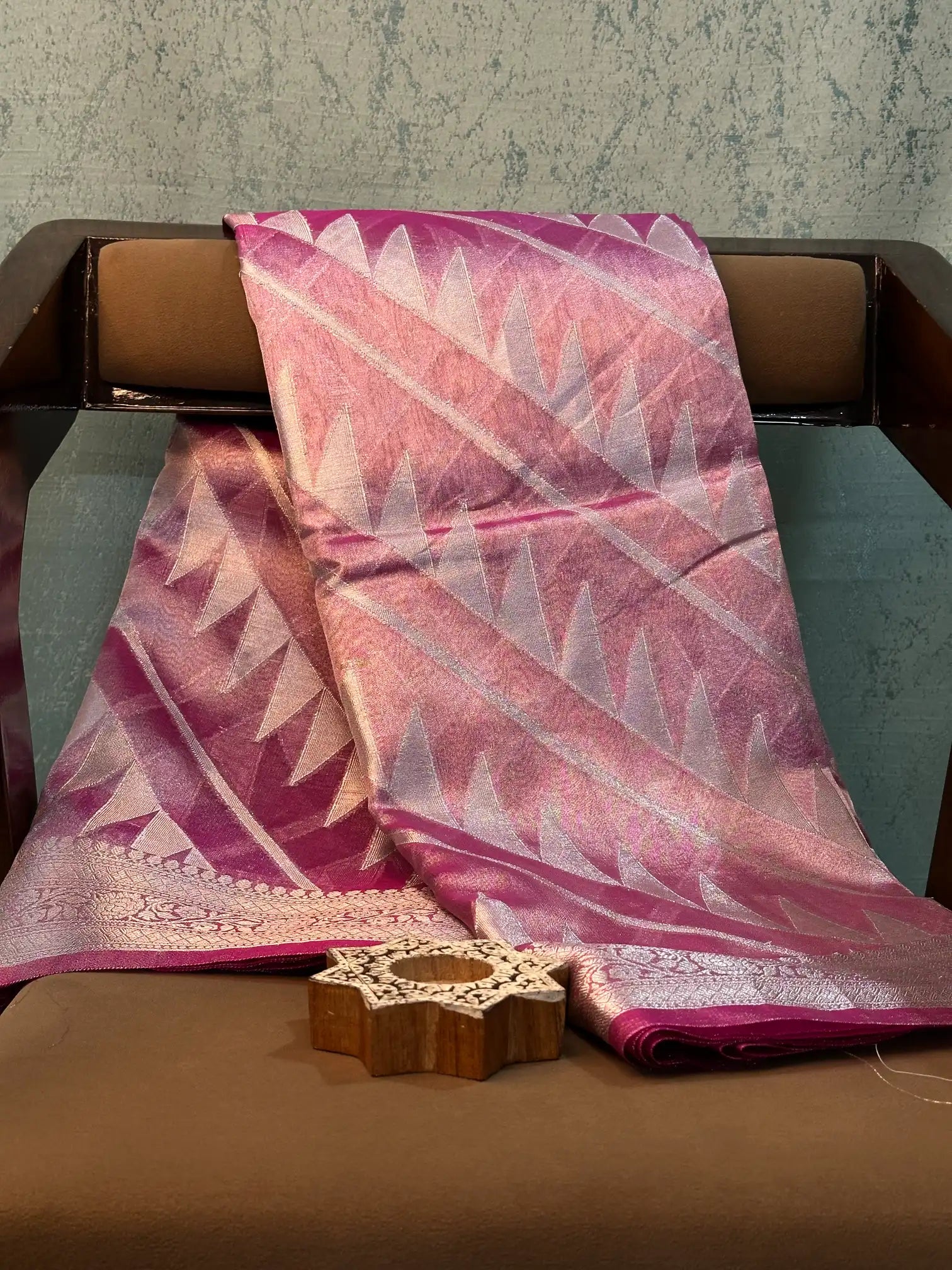 Contemporary Weave Kora Tissue Silk Banarasi Saree