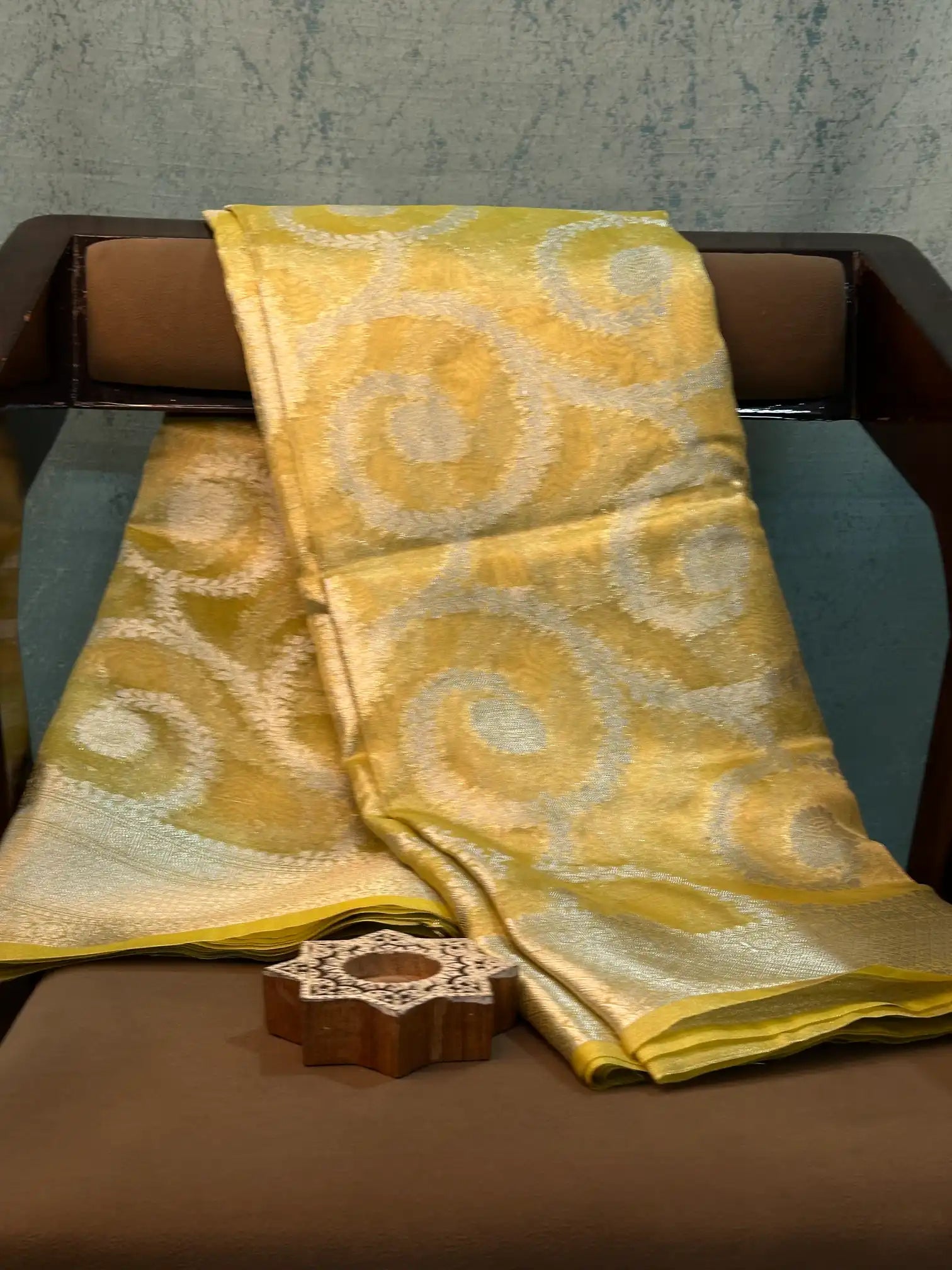 Contemporary Weave Kora Tissue Silk Banarasi Saree