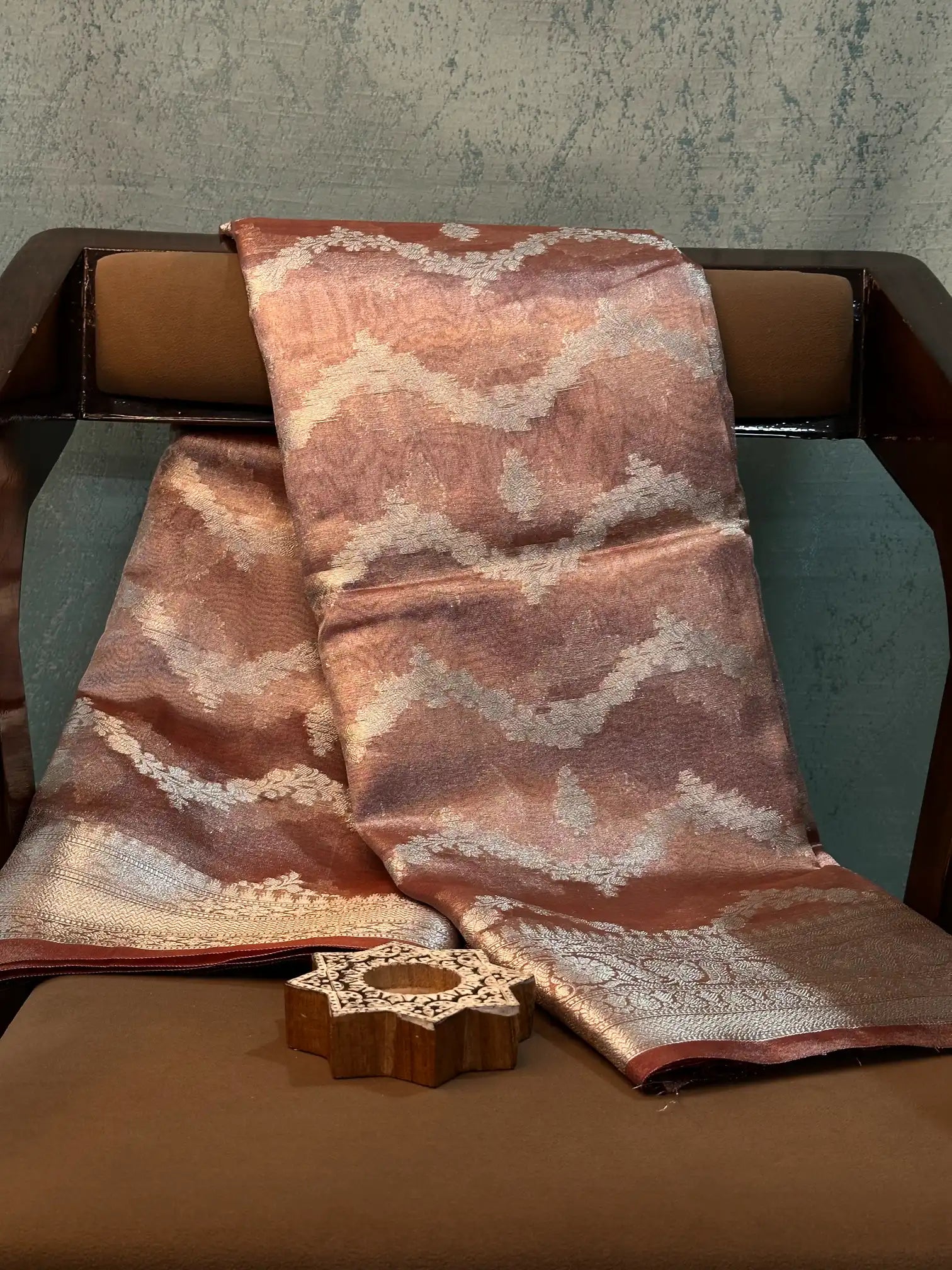 Contemporary Weave Kora Tissue Silk Banarasi Saree