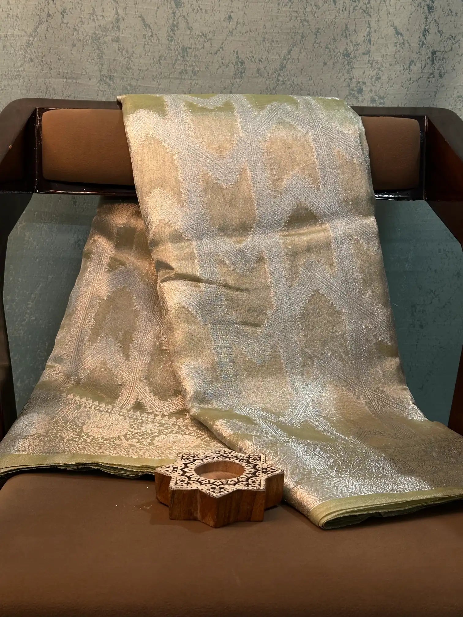 Contemporary Weave Kora Tissue Silk Banarasi Saree