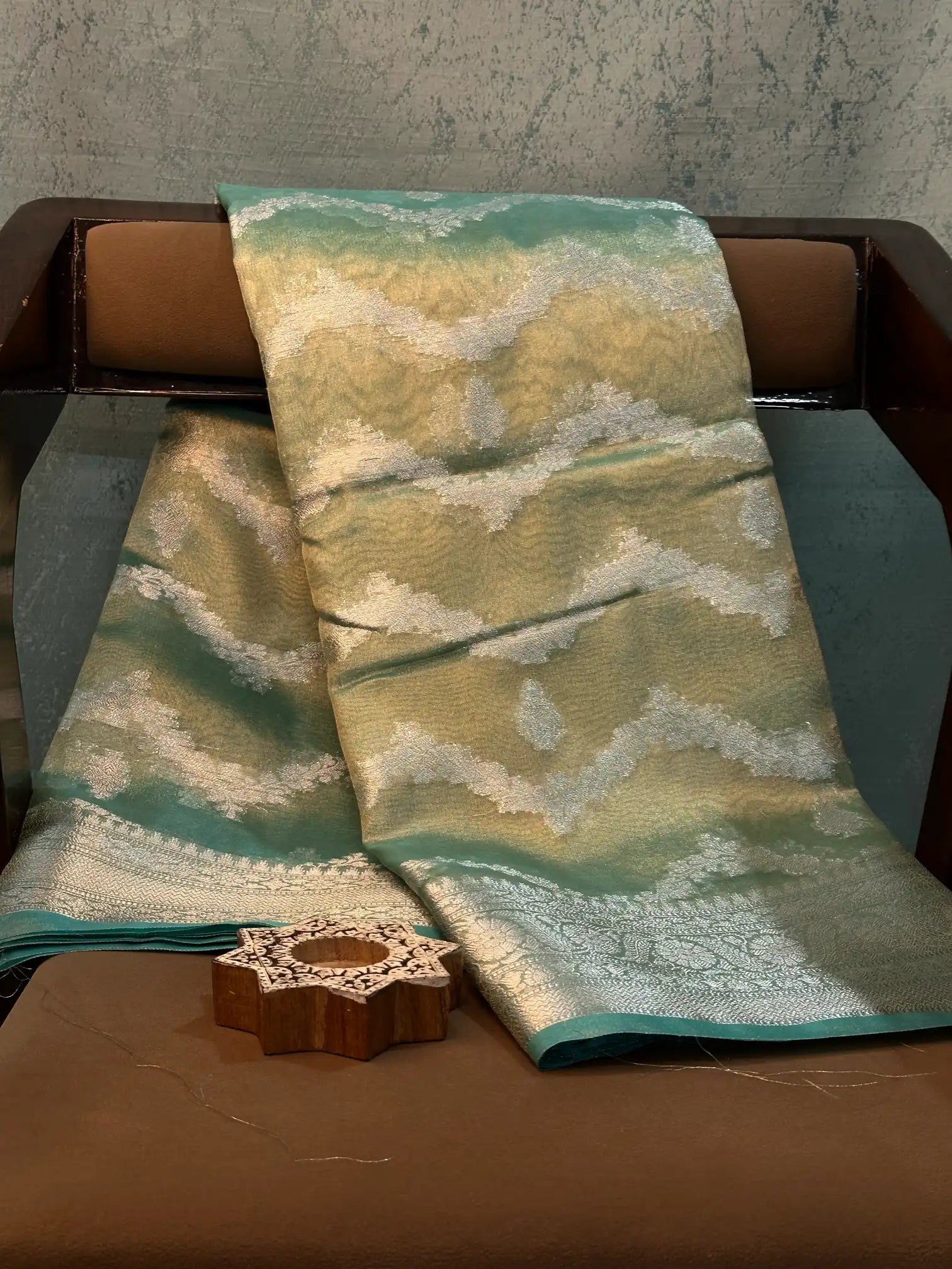 Contemporary Weave Kora Tissue Silk Banarasi Saree