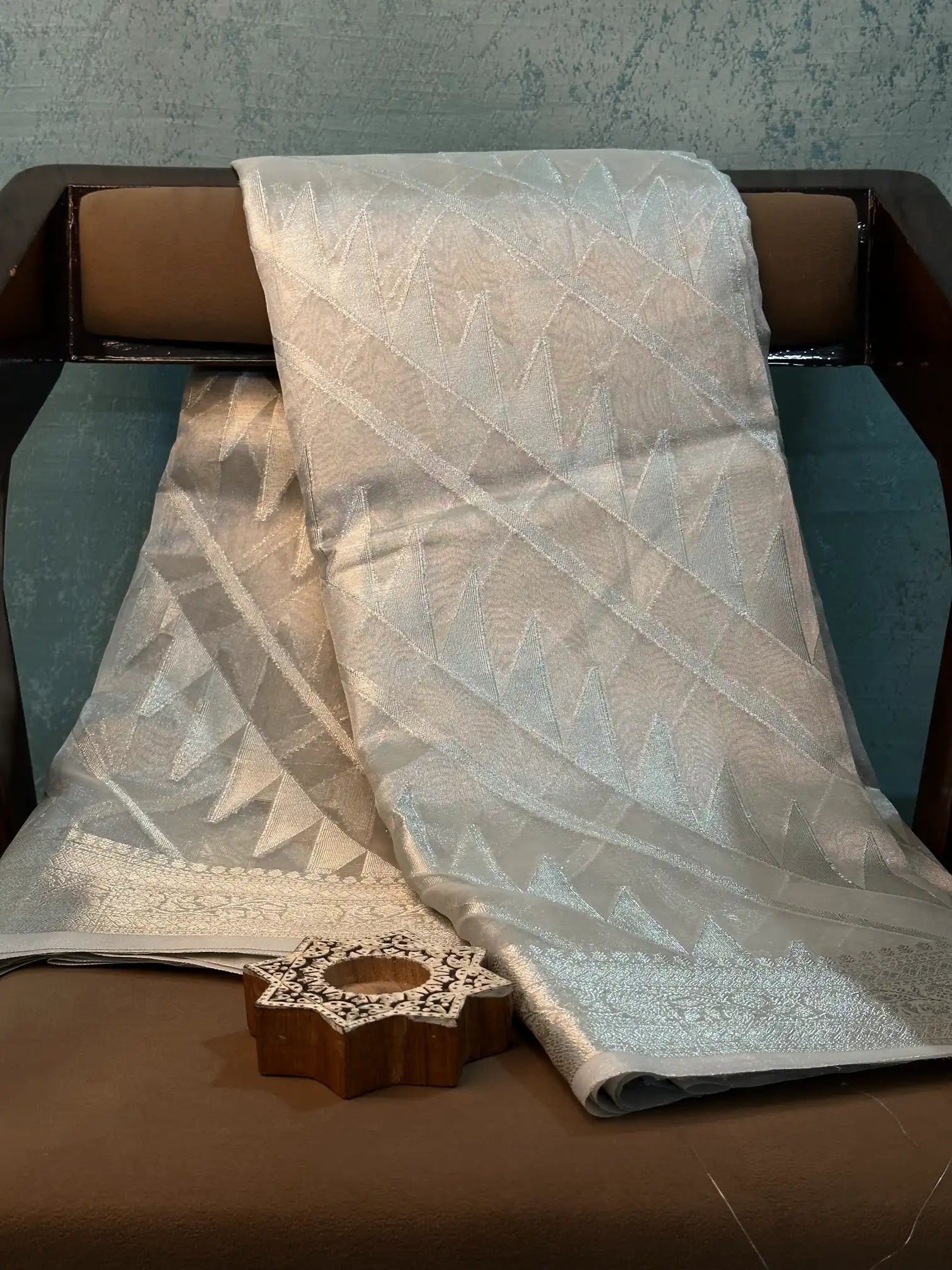 Contemporary Weave Kora Tissue silk Banarasi Saree