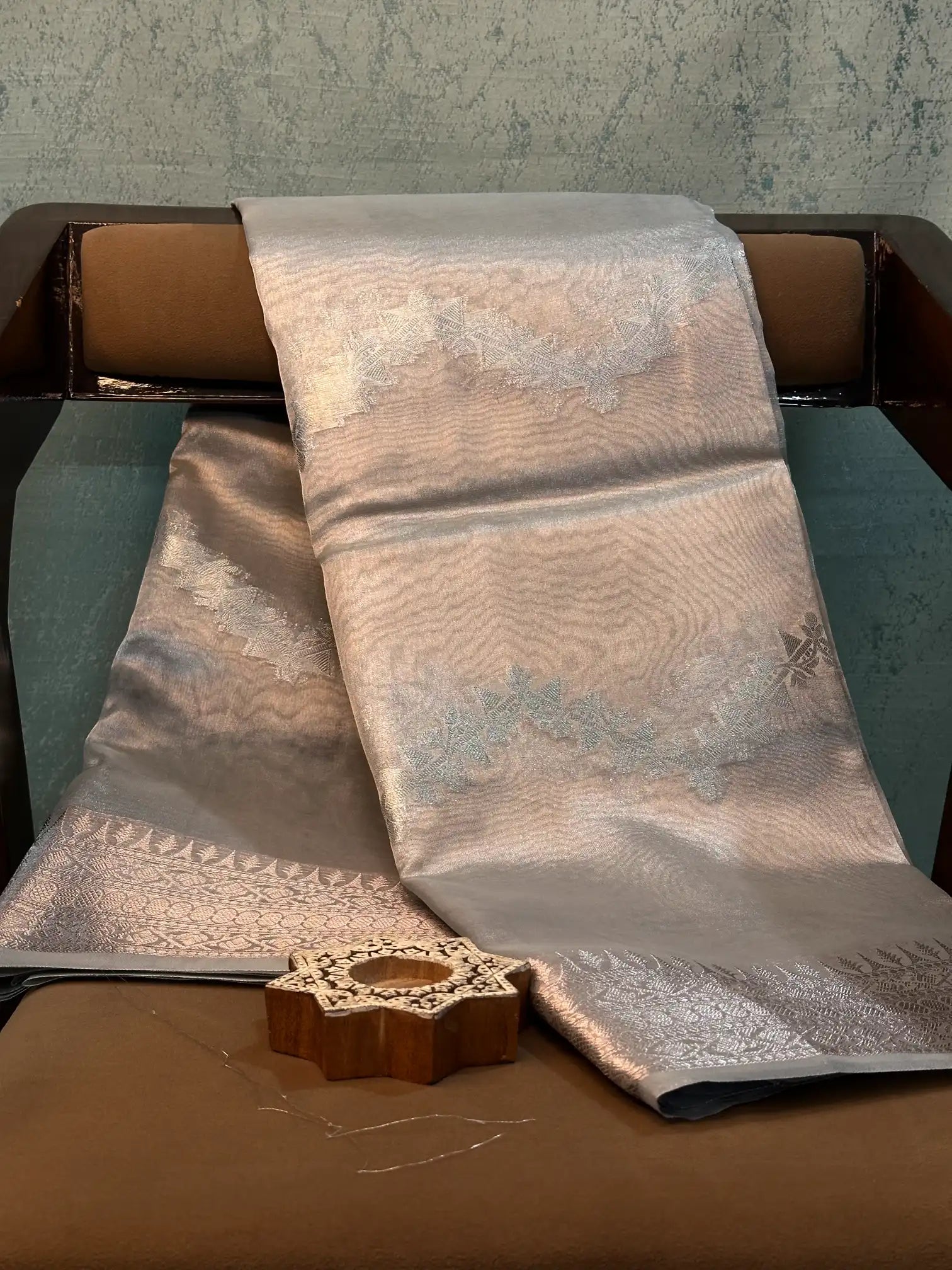 Contemporary Weave Kora Tissue Silk Banarasi Saree