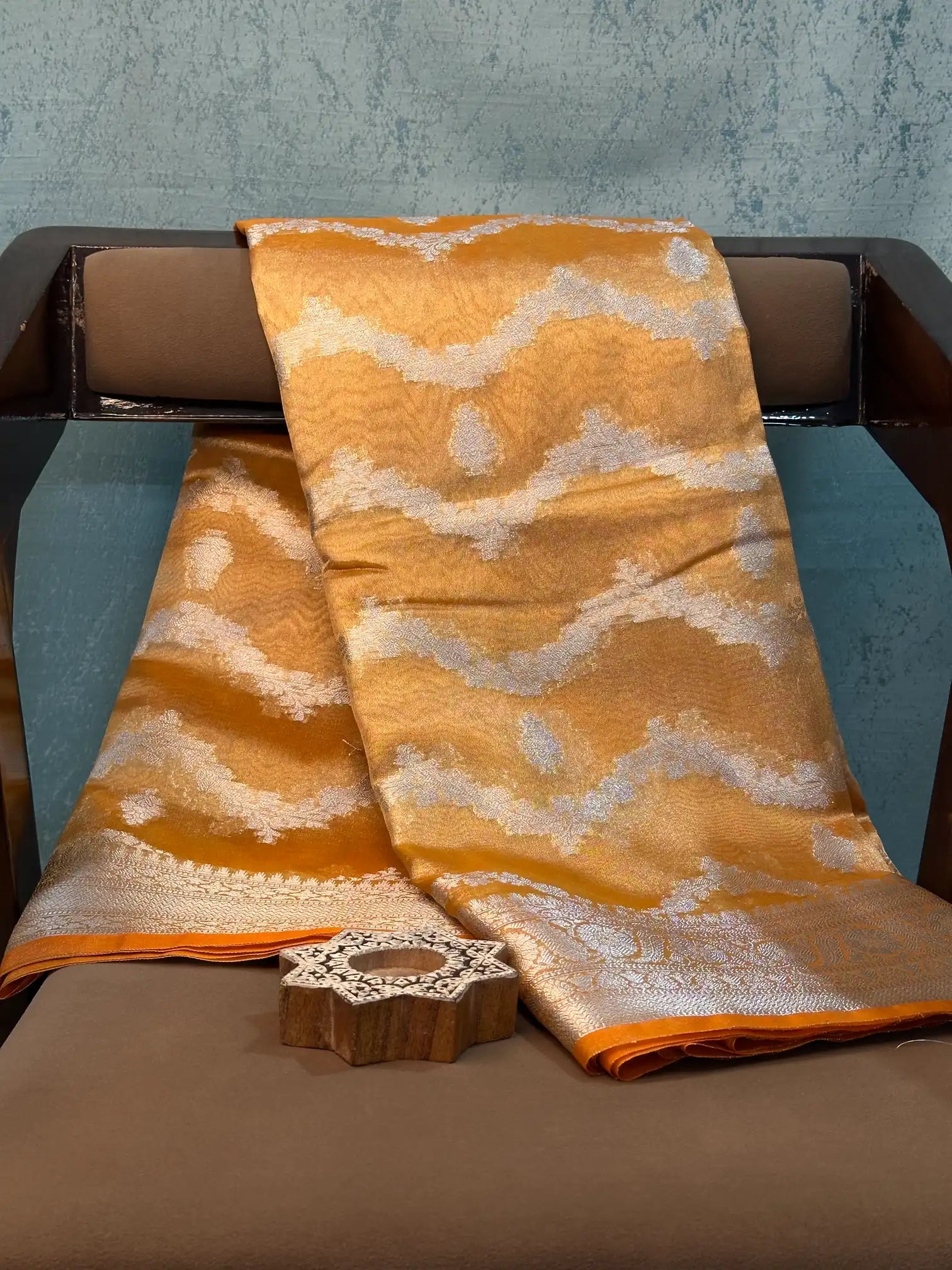 Contemporary Weave Kora Tissue Silk Banarasi Saree