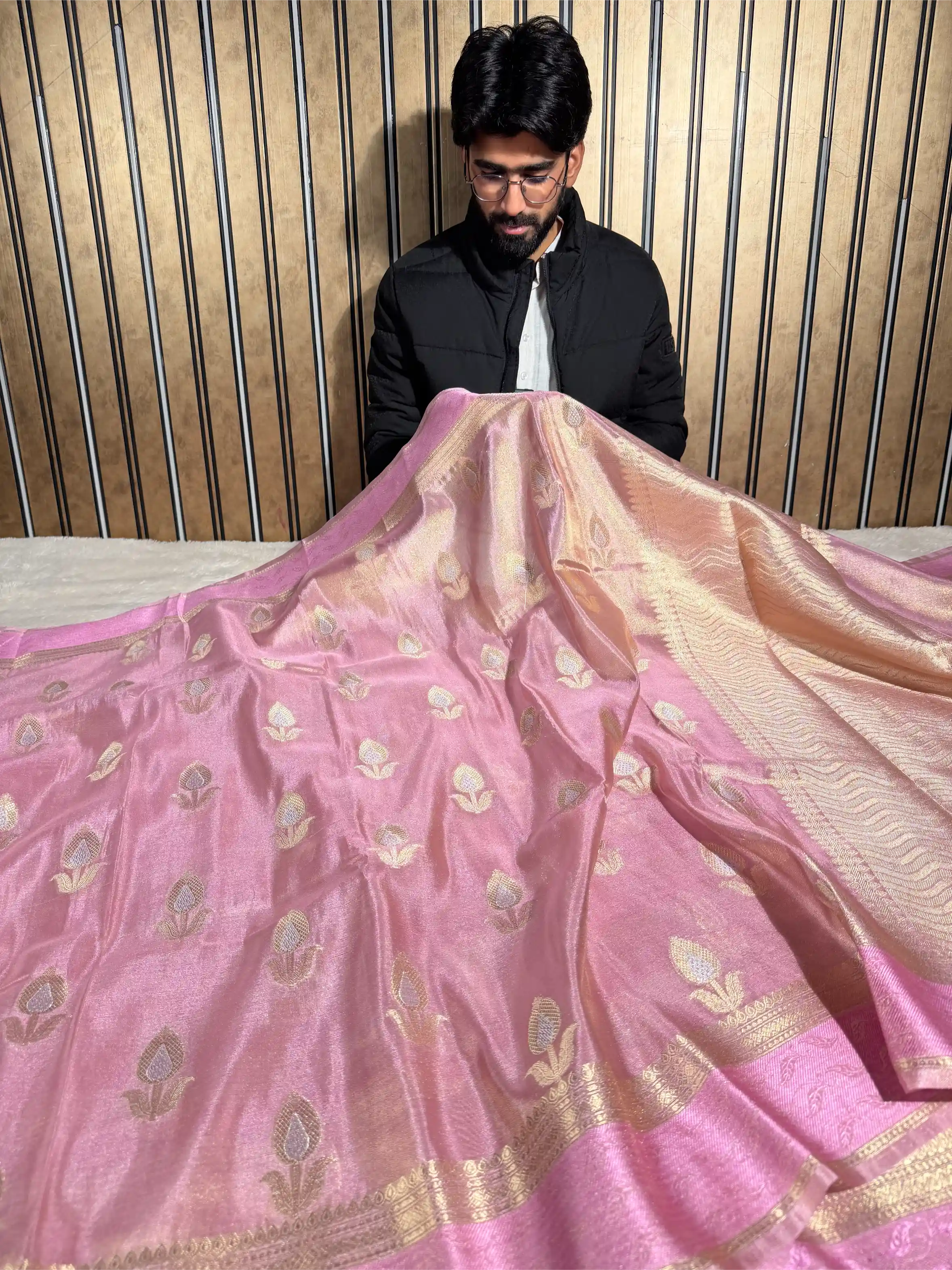 Metallic Light Pink Breathable Tissue Silk Flower Buta Banarasi Saree