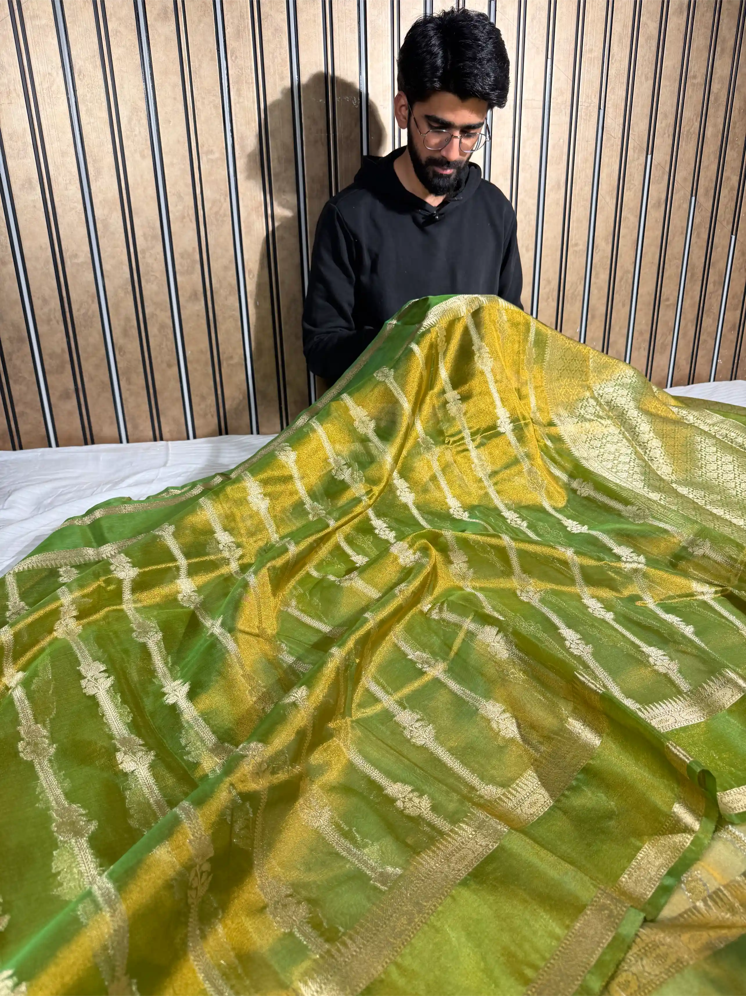 Metallic Mehendi Green Tissue Silk Traditional Heritage Weave Banarasi Saree