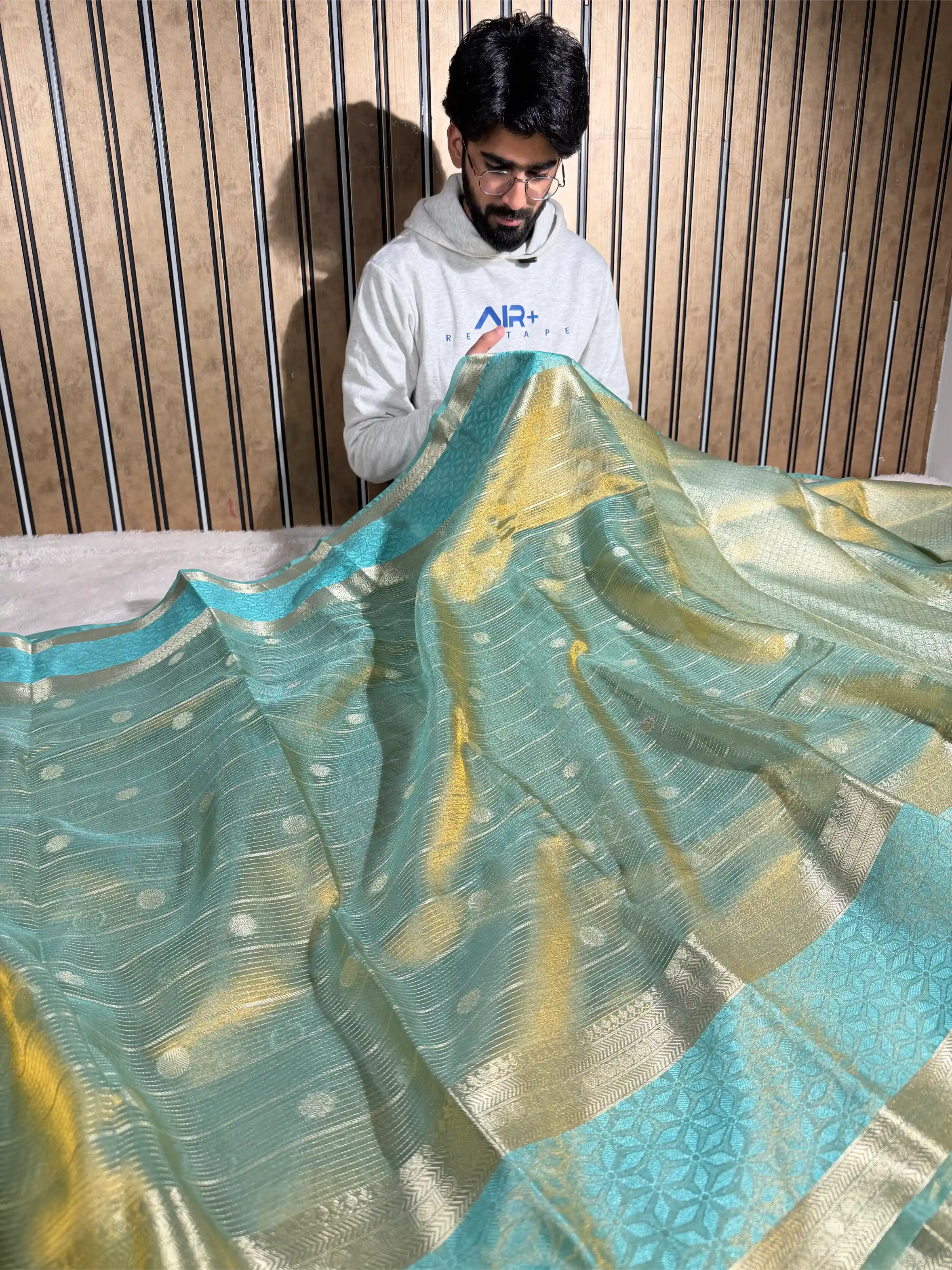 Metallic Sea Green Tissue Silk Traditional Zari Weave Banarasi Saree