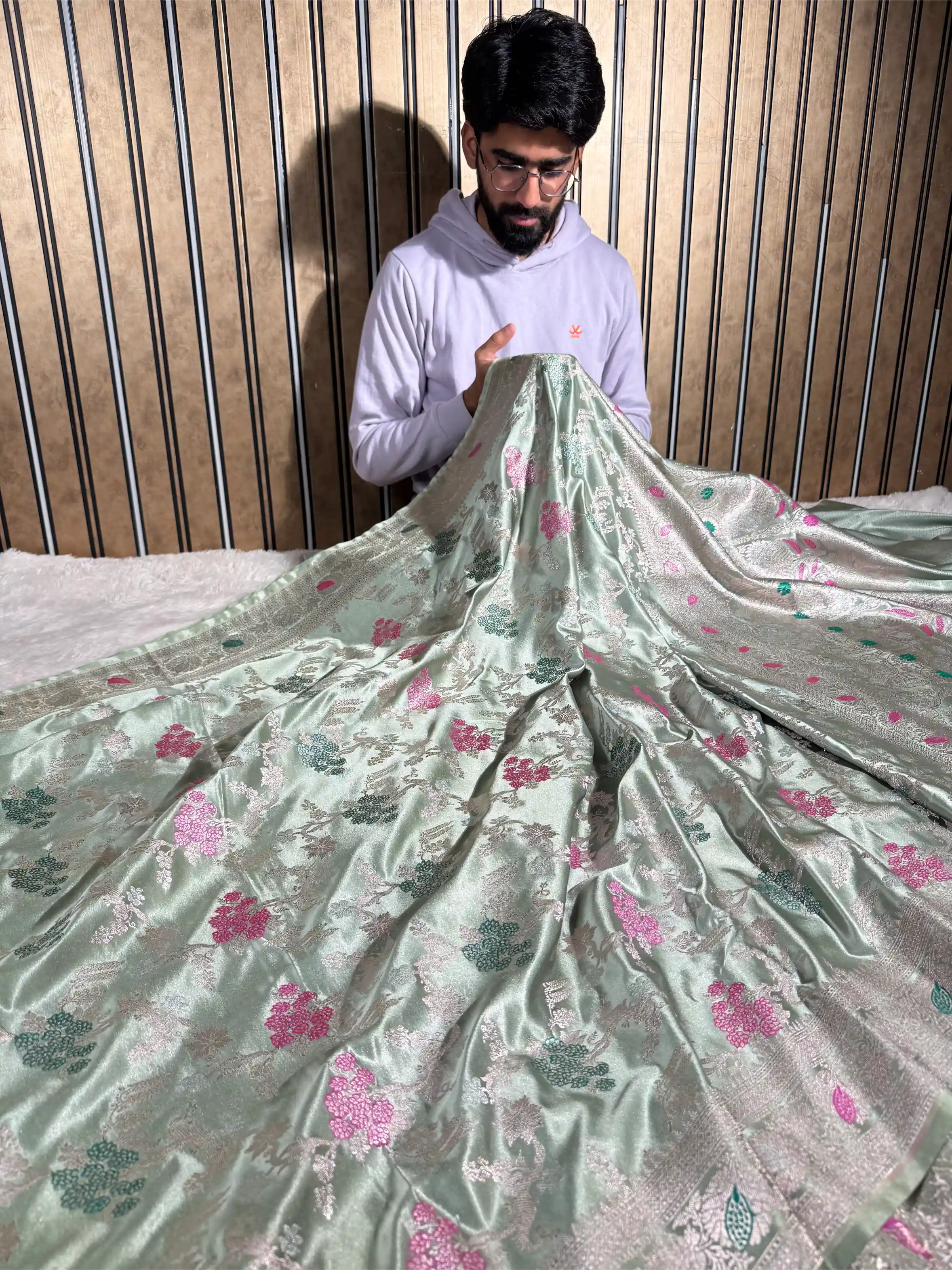 Minted Green Mashru Katan Silk Intricately Weave Meenakari Jaal Banarasi Saree