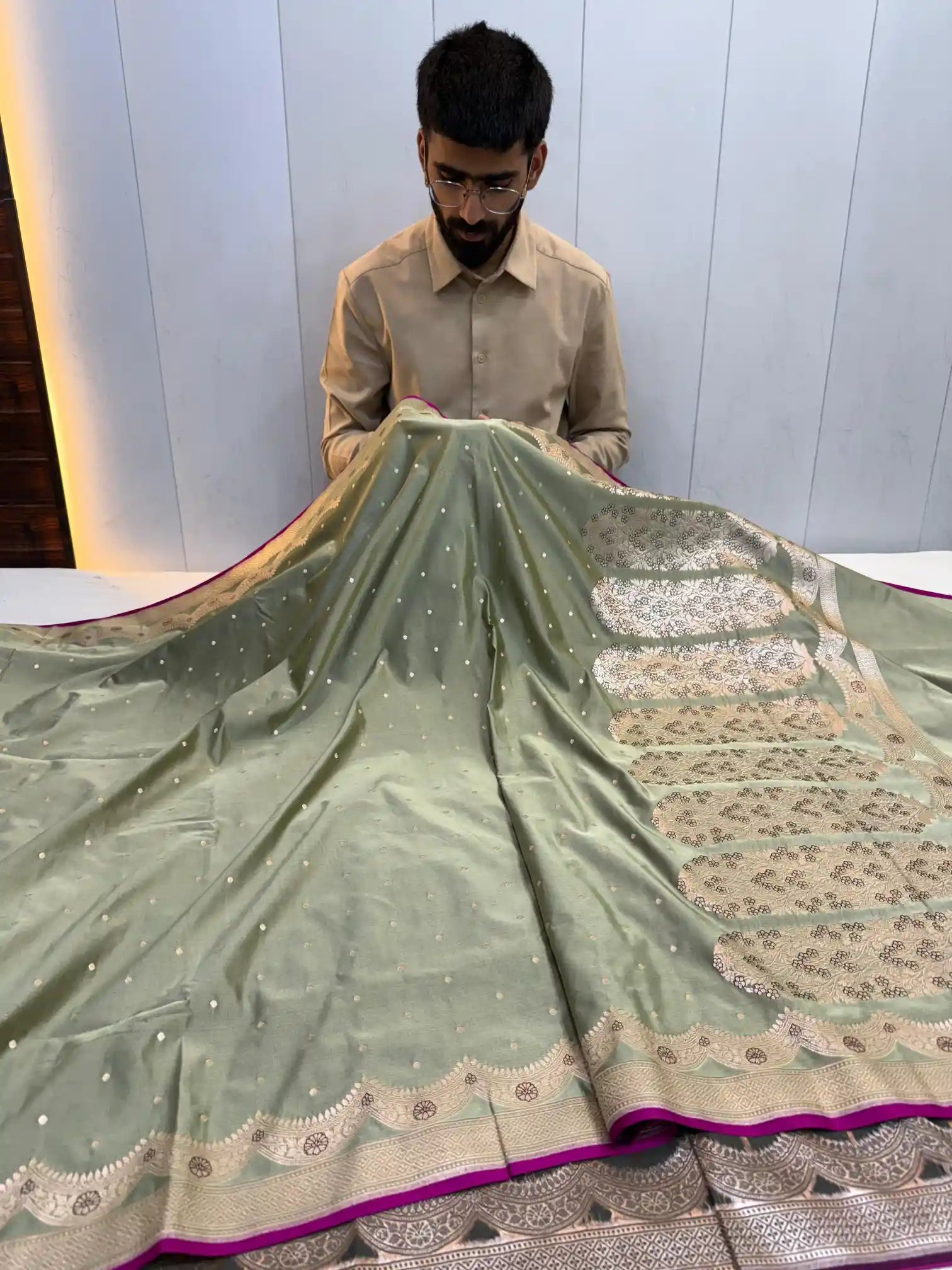 Moose Grey Eccentric Mashru Katan Silk Banarasi Saree